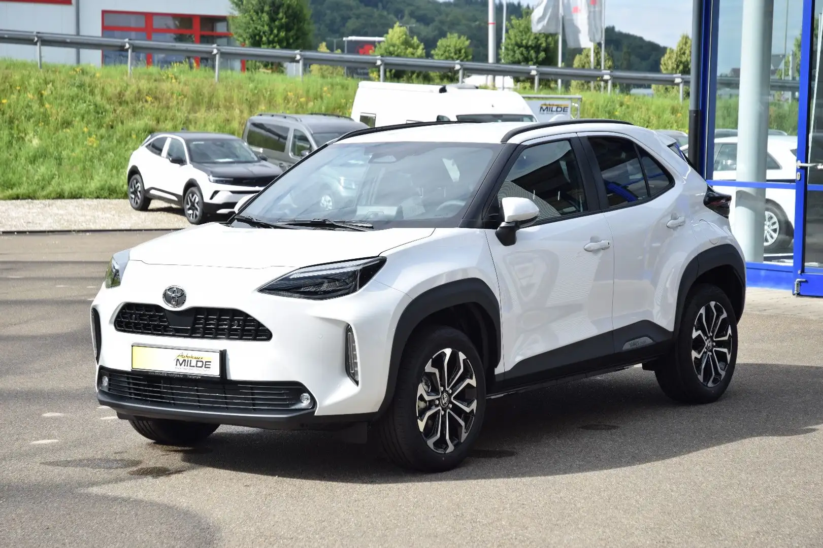 Toyota Yaris Cross YARIS CROSS 1,5-l-VVT-iE STYLE ACC SAFETY NAVI Weiß - 1