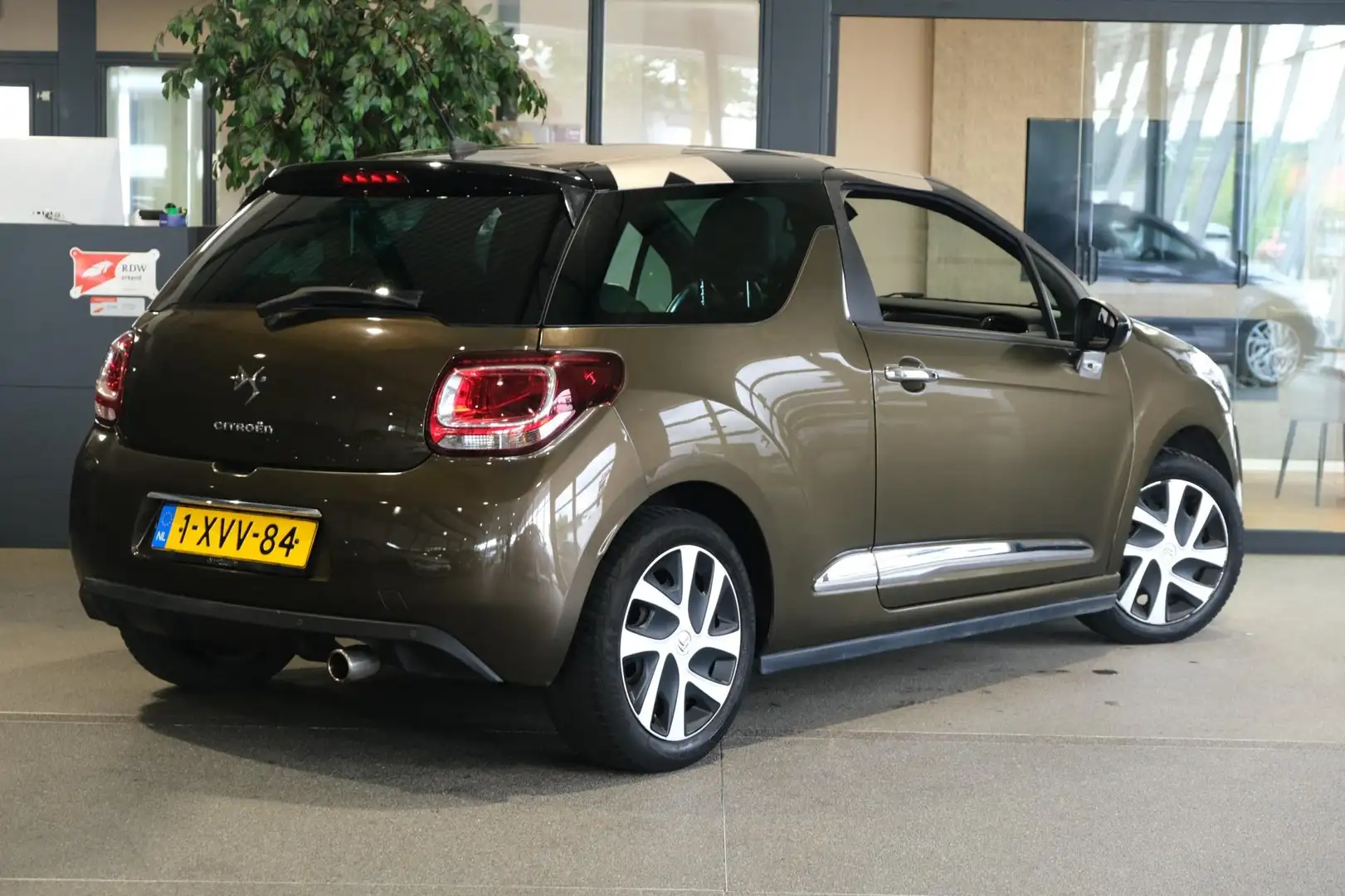 Citroen DS3 1.2 VTi So Chic Navi Leder Cruise Pdc Led Climate Bruin - 2