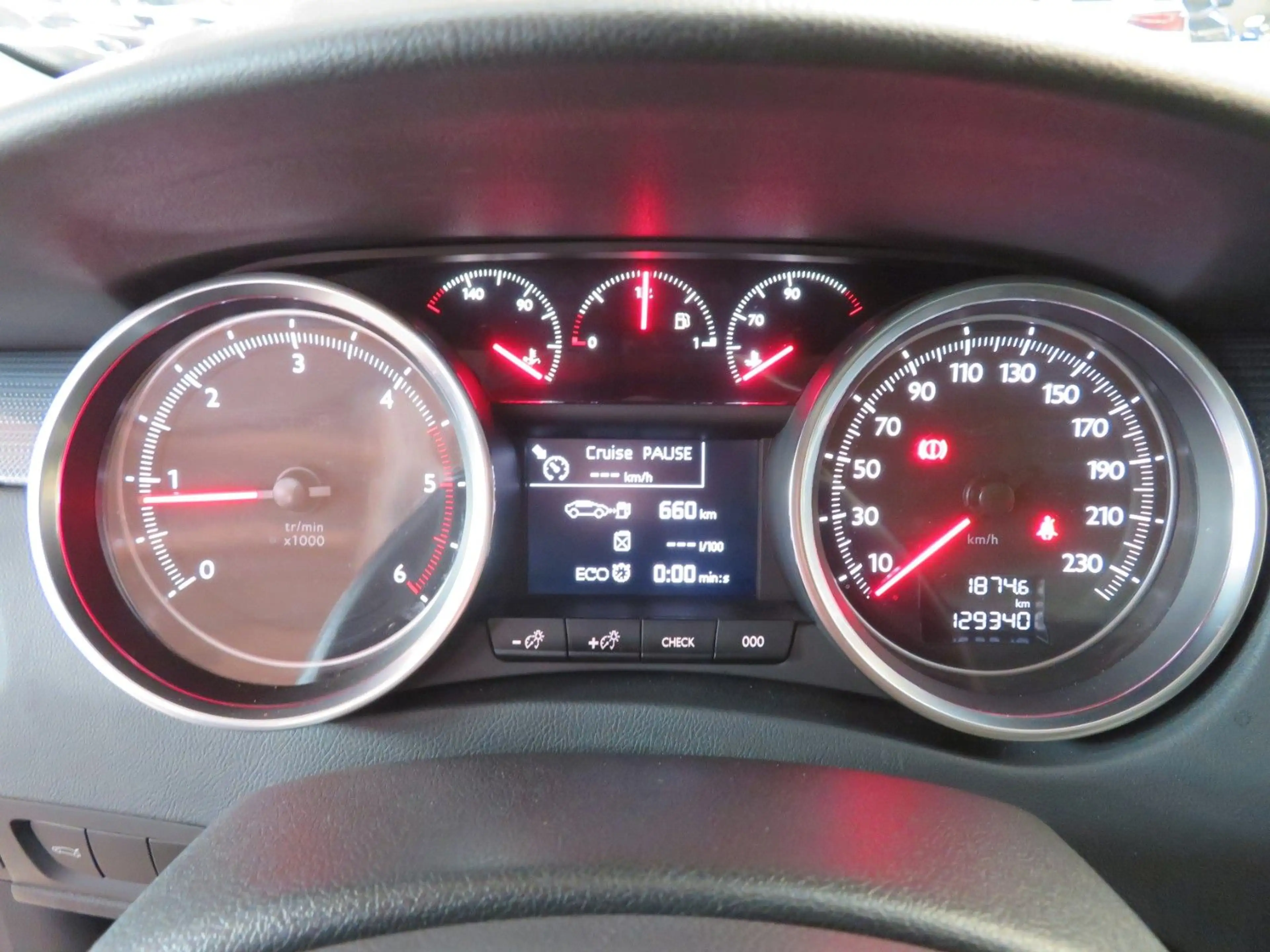 Peugeot 508 SW Allure*sehr gepflegt*Panorama*LED*HuD — photo 10