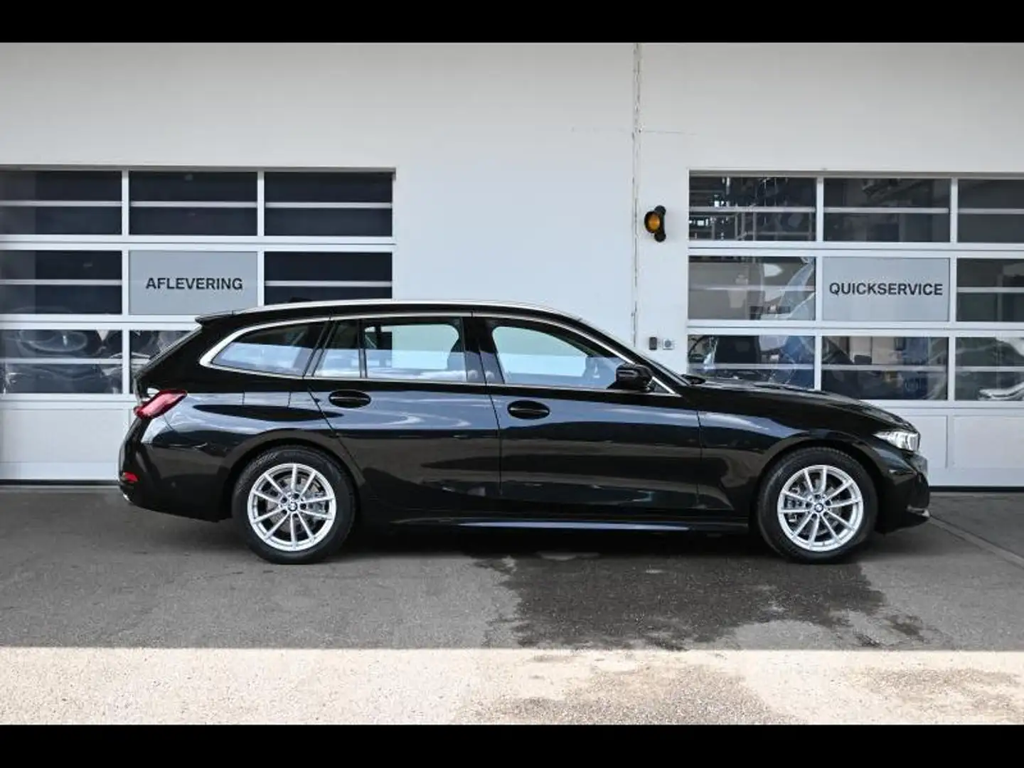 BMW 318 FACELIFT - LEDER - NAVI - AUTO Zwart - 2
