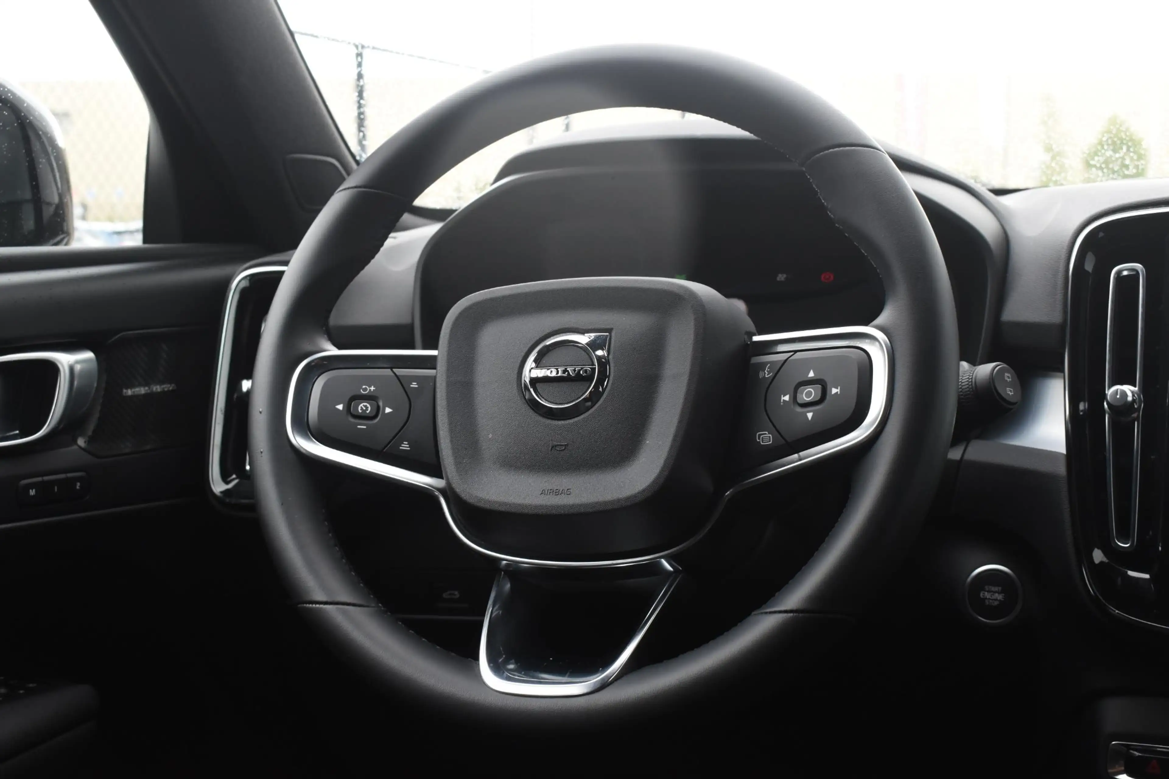Volvo XC40 B4 211PK Plus Black Edition / Adaptive Cruise cont — photo 19