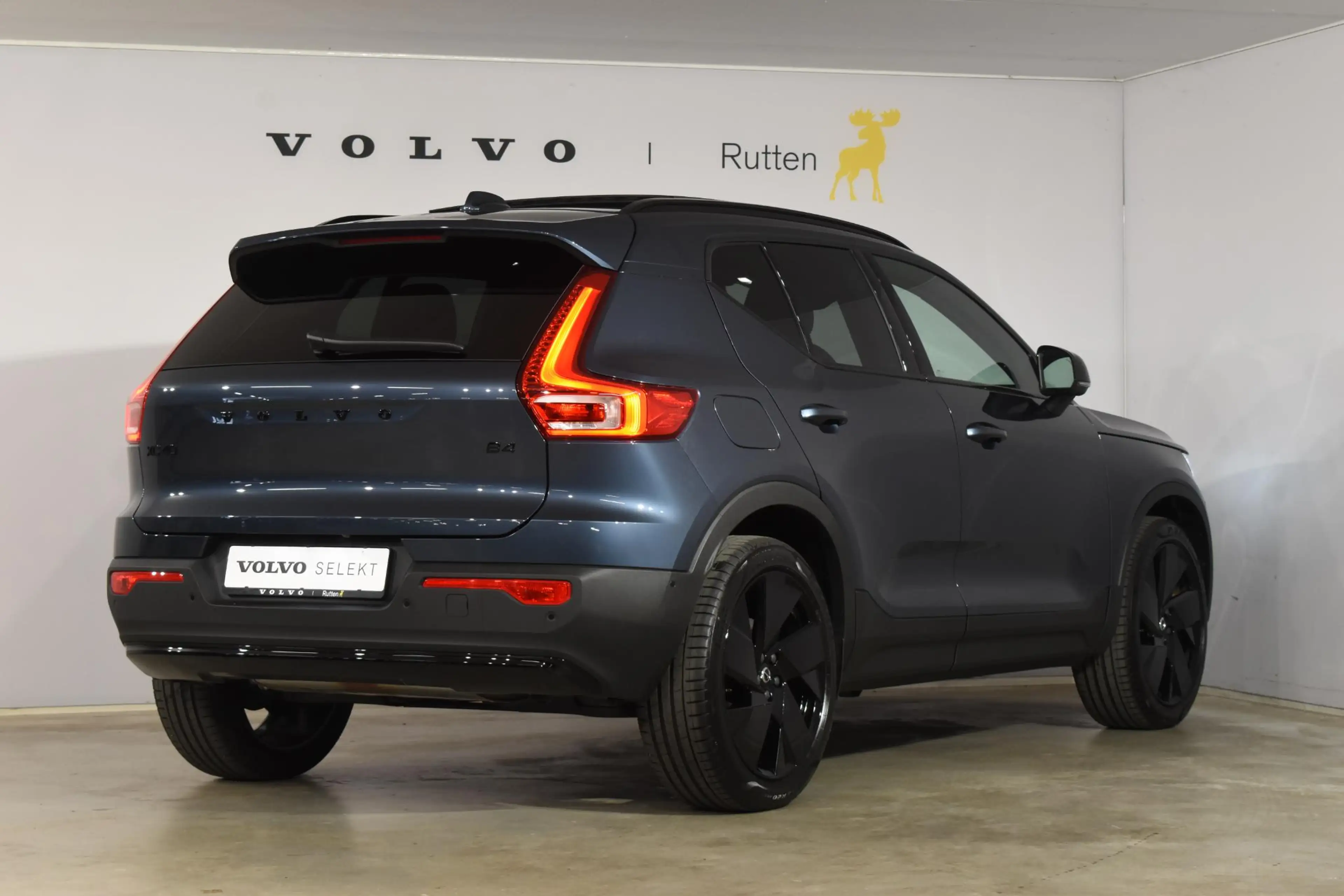 Volvo XC40 B4 211PK Plus Black Edition / Adaptive Cruise cont — photo 4