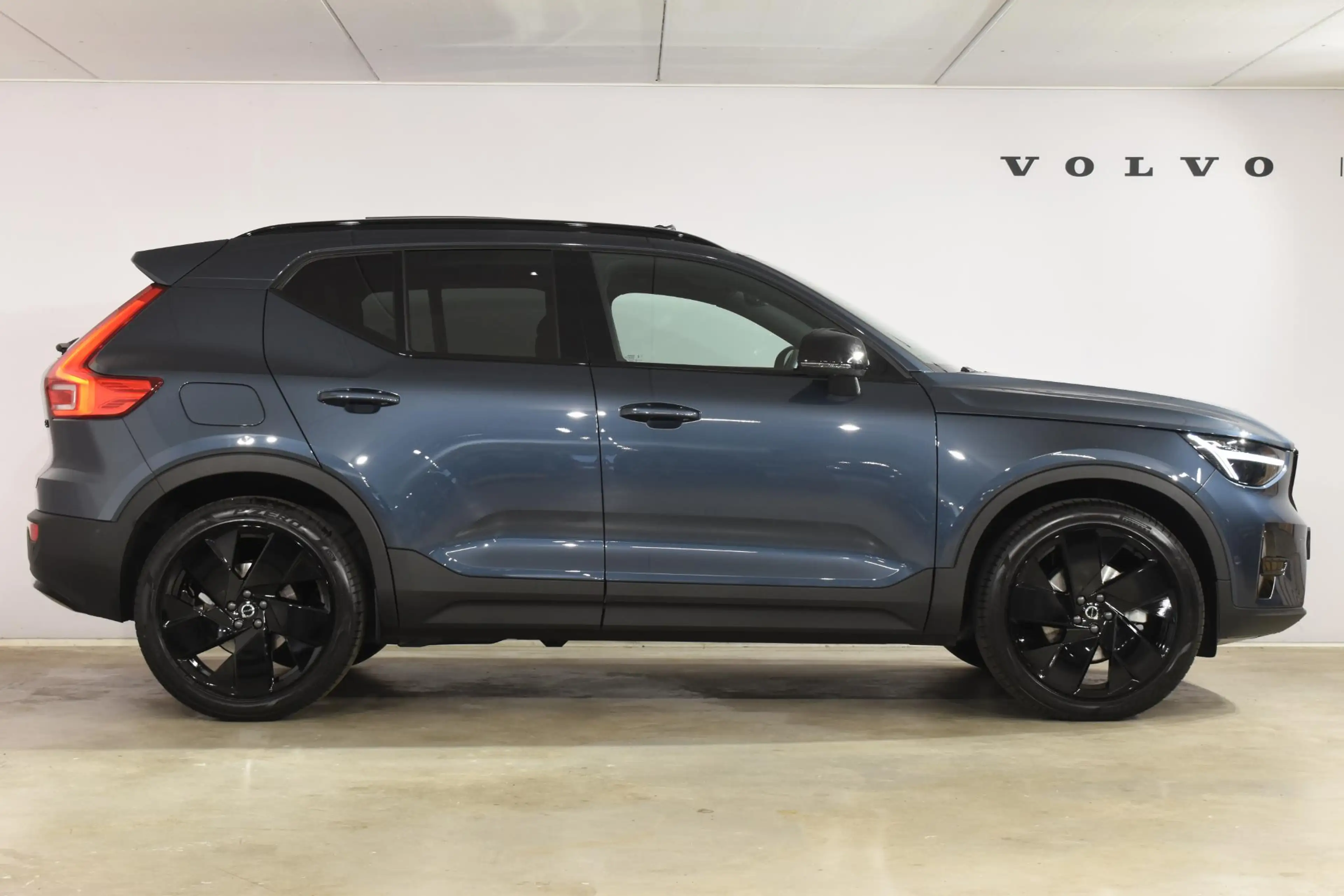 Volvo XC40 B4 211PK Plus Black Edition / Adaptive Cruise cont — photo 7