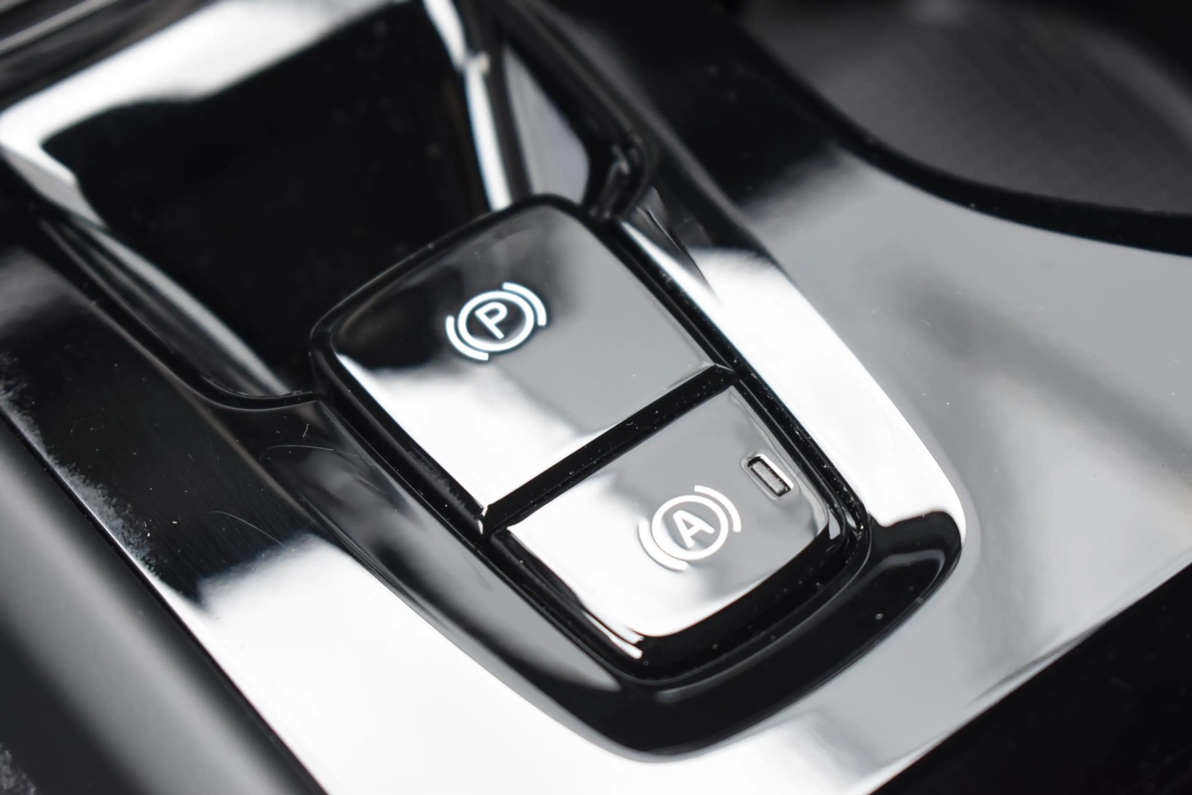 Volvo XC40 B4 211PK Plus Black Edition / Adaptive Cruise cont — photo 37