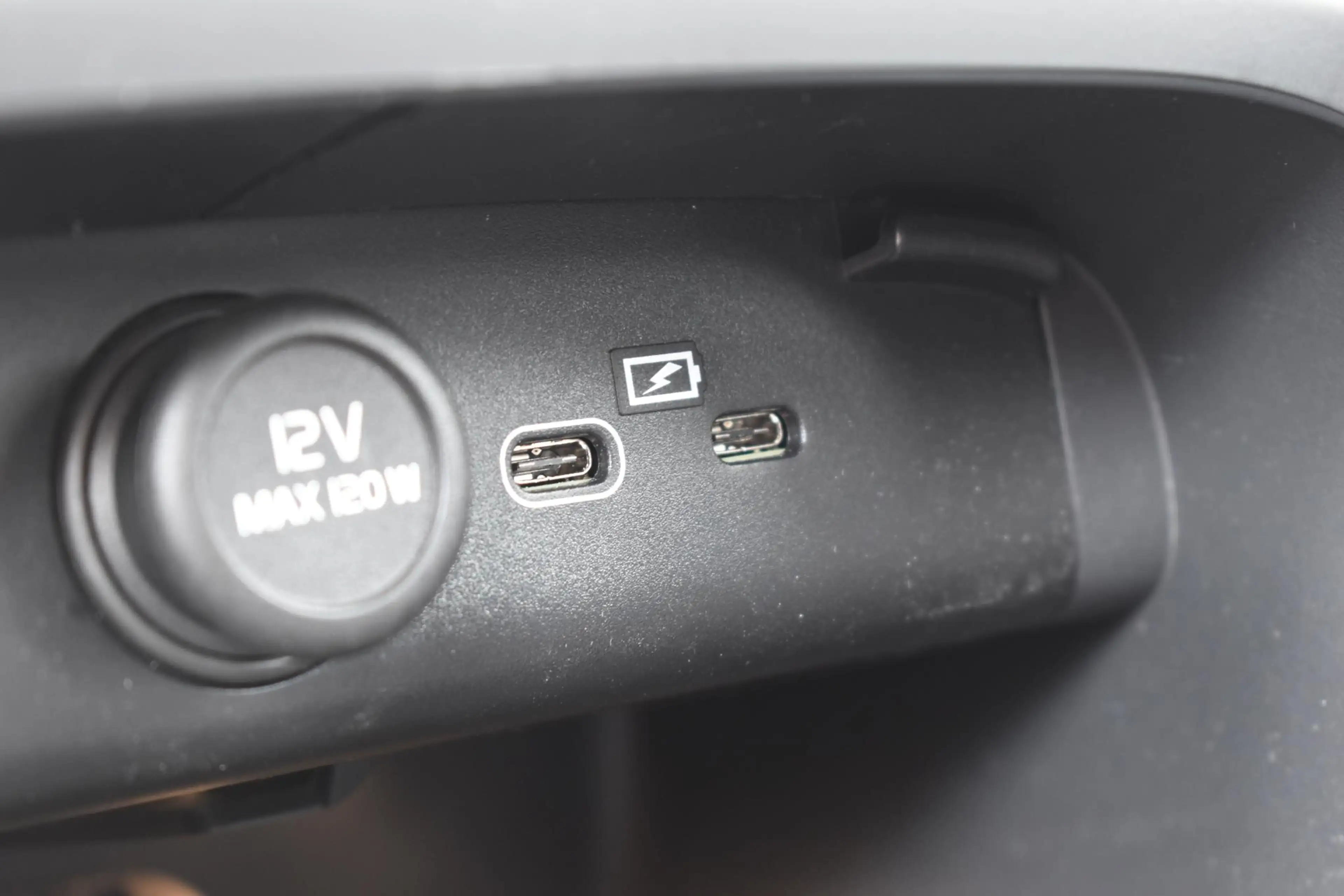 Volvo XC40 B4 211PK Plus Black Edition / Adaptive Cruise cont — photo 35