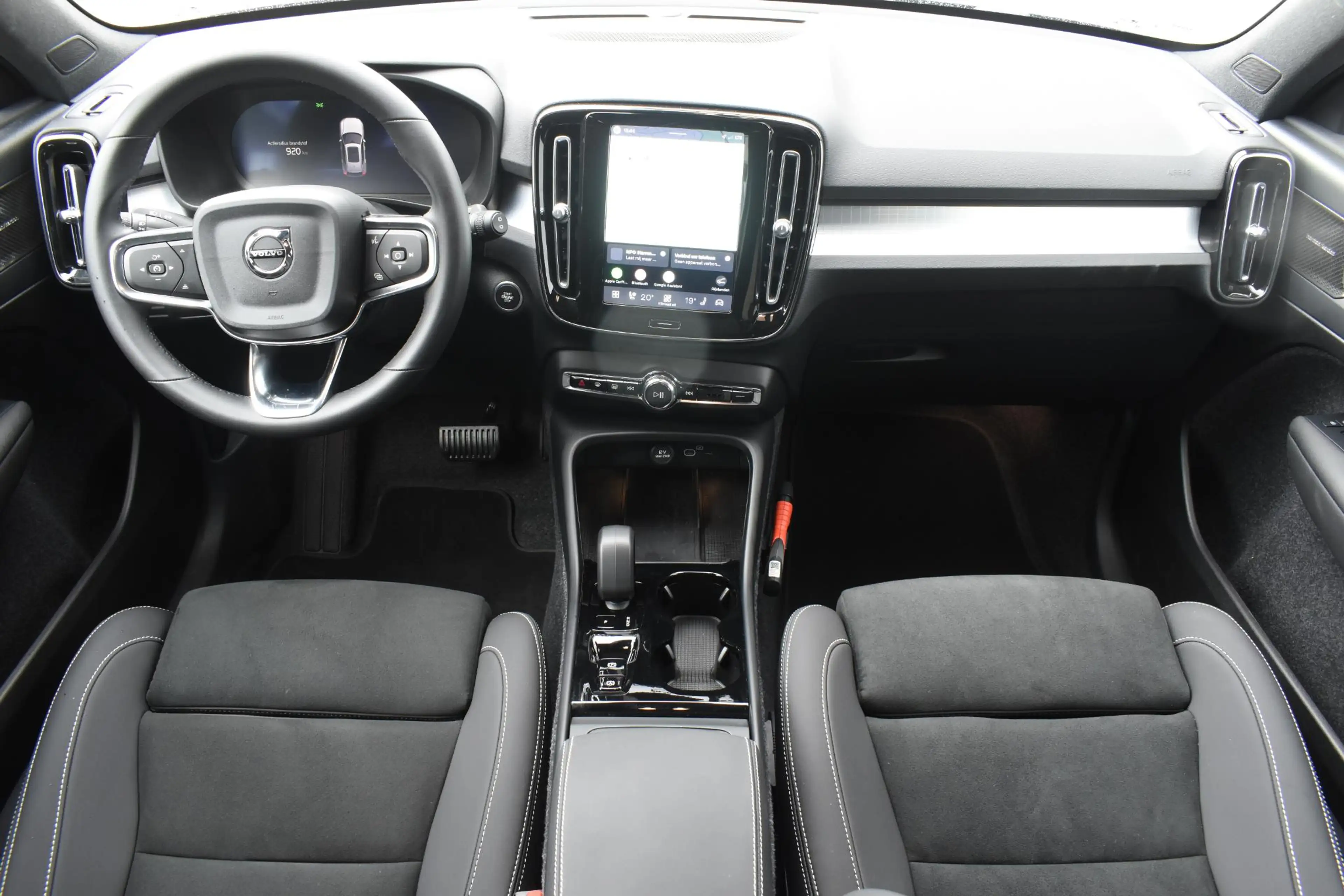 Volvo XC40 B4 211PK Plus Black Edition / Adaptive Cruise cont — photo 3