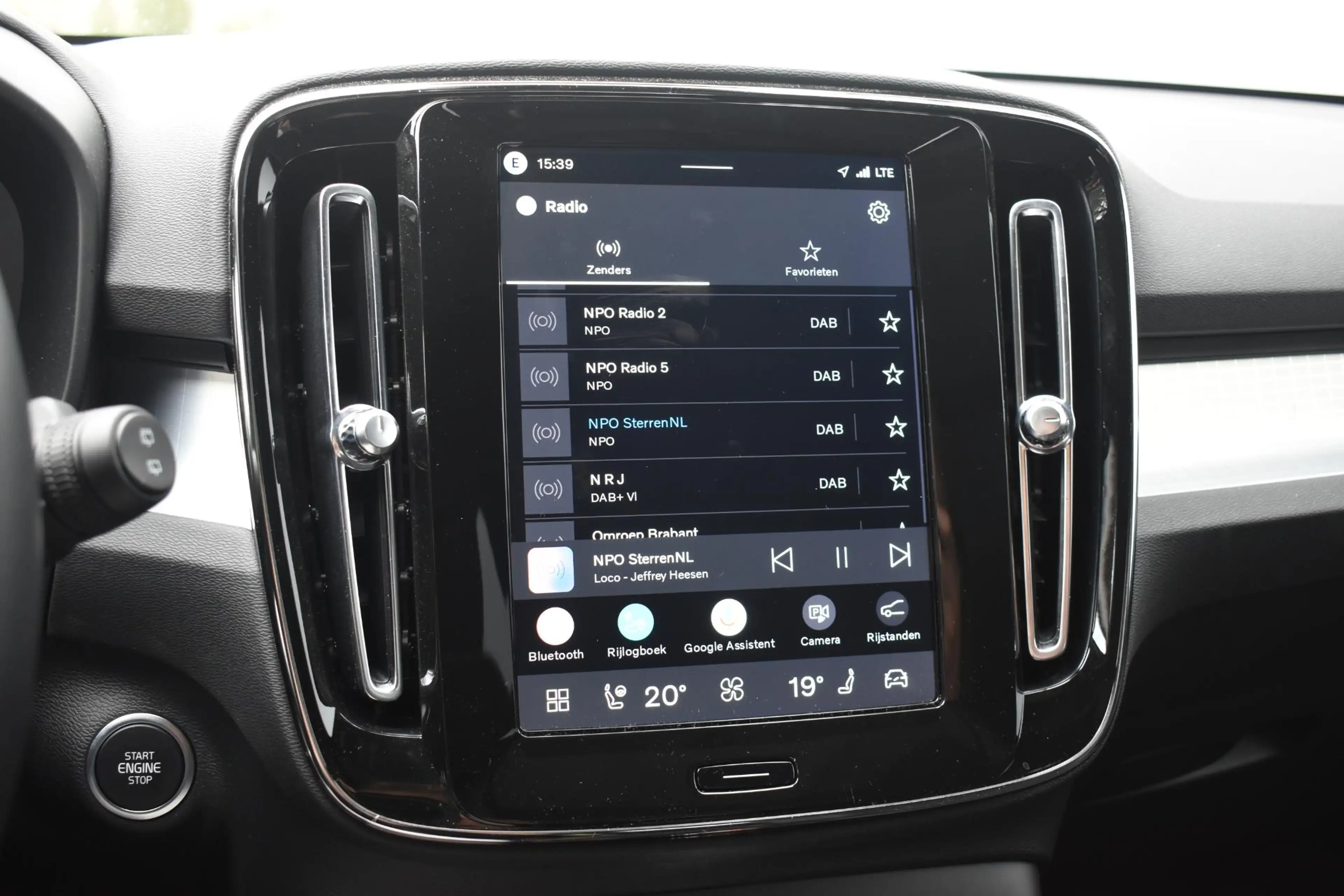 Volvo XC40 B4 211PK Plus Black Edition / Adaptive Cruise cont — photo 26