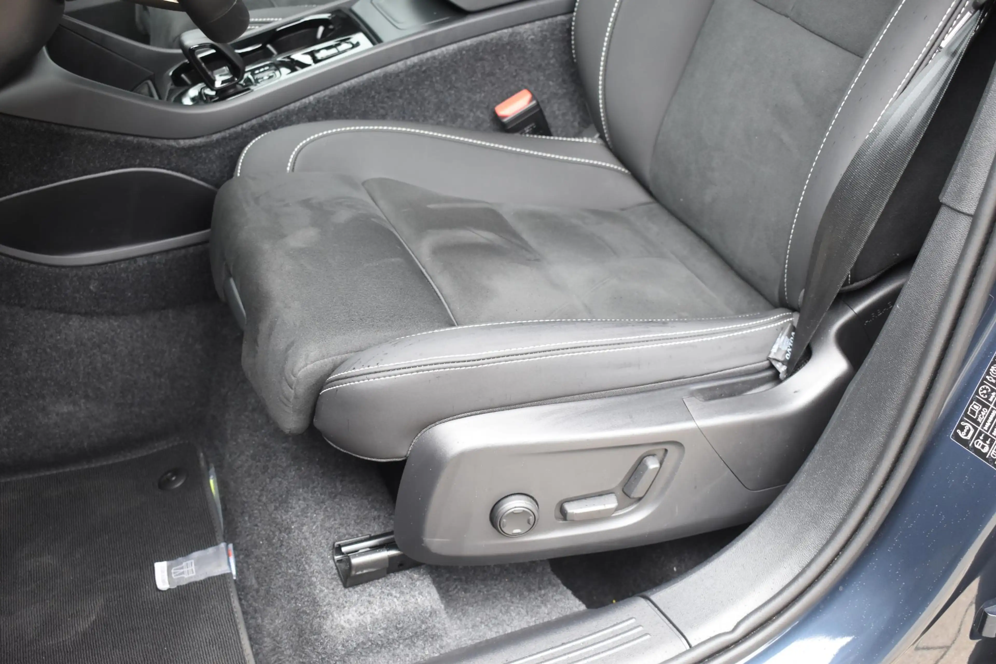 Volvo XC40 B4 211PK Plus Black Edition / Adaptive Cruise cont — photo 18