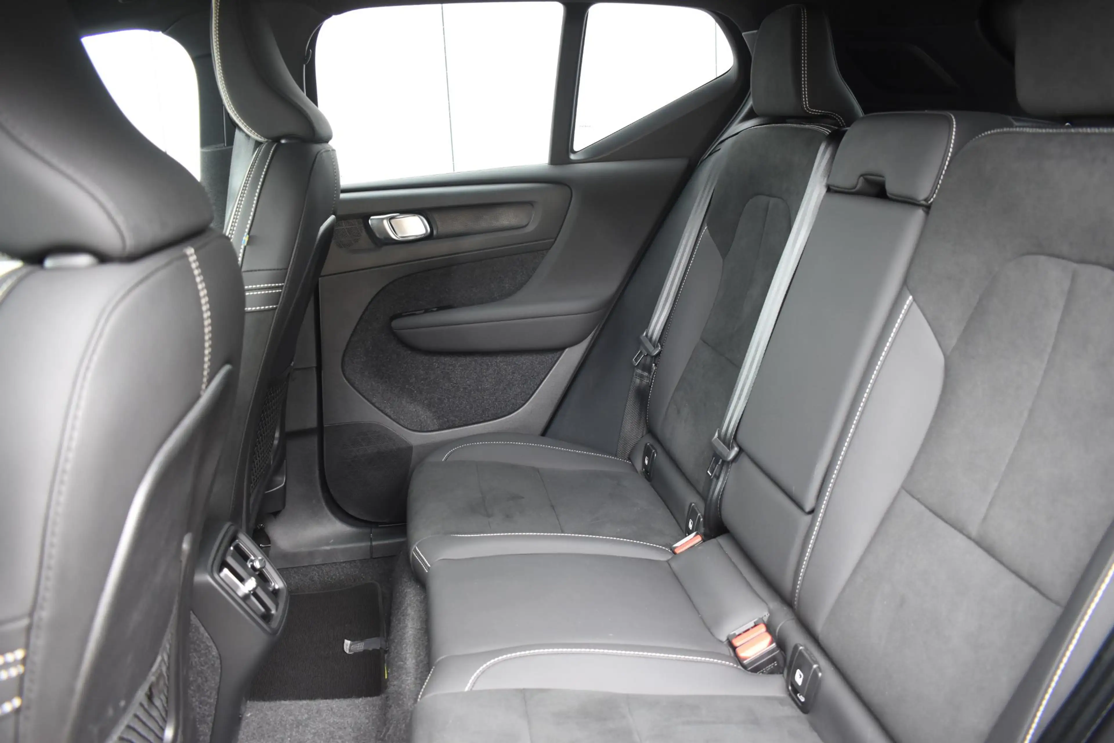 Volvo XC40 B4 211PK Plus Black Edition / Adaptive Cruise cont — photo 45
