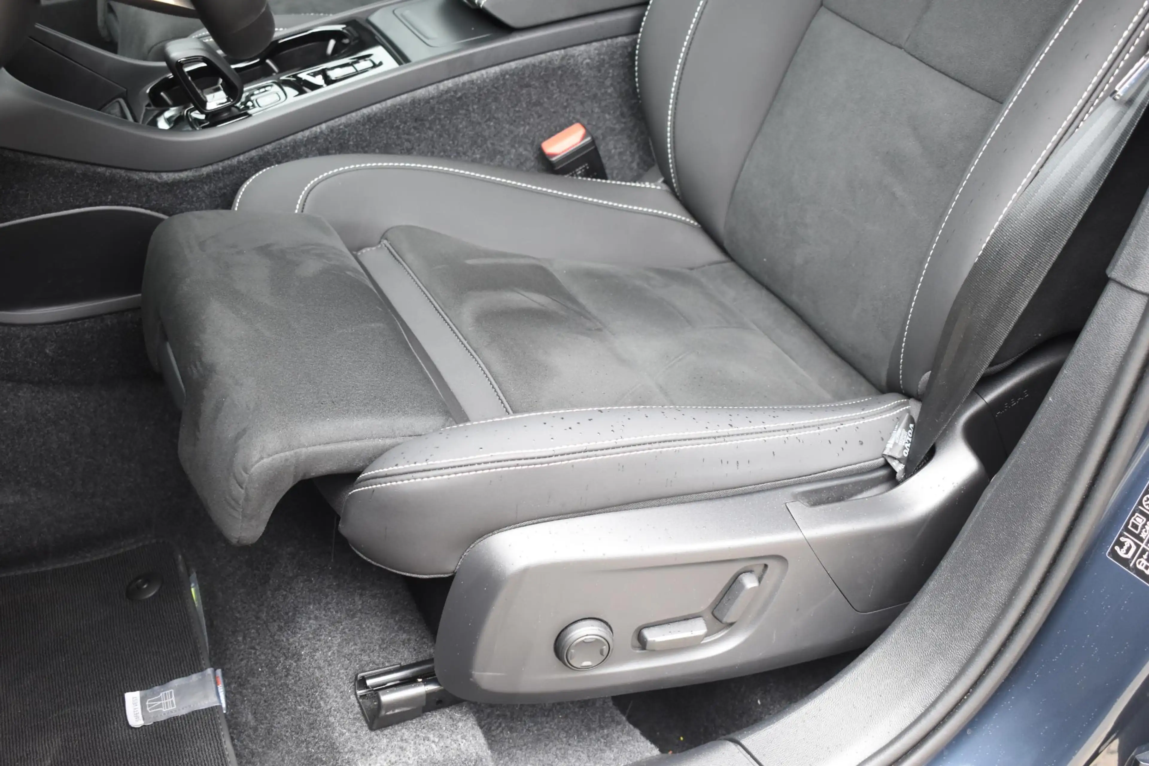 Volvo XC40 B4 211PK Plus Black Edition / Adaptive Cruise cont — photo 17
