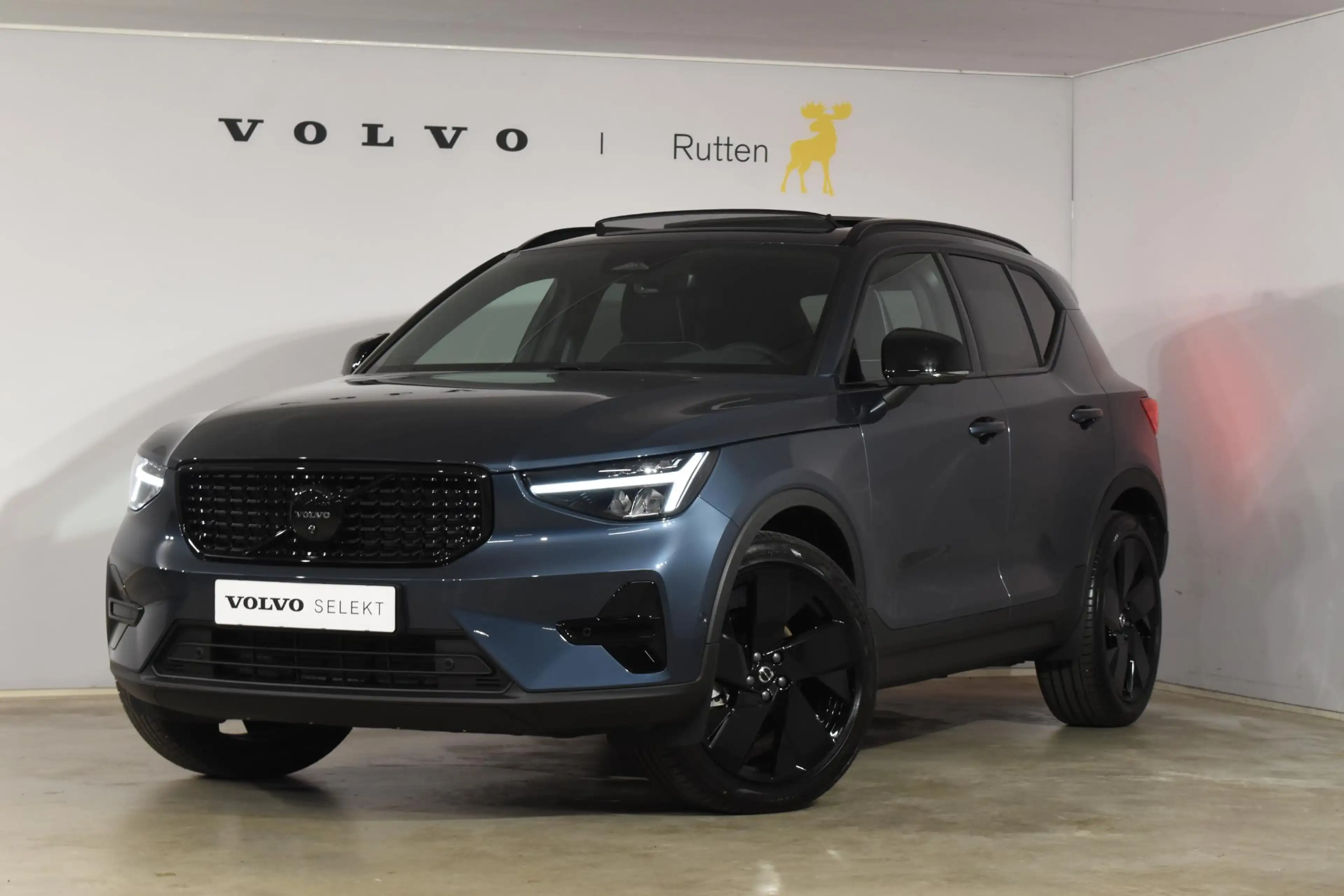 Volvo XC40 B4 211PK Plus Black Edition / Adaptive Cruise cont — photo 2