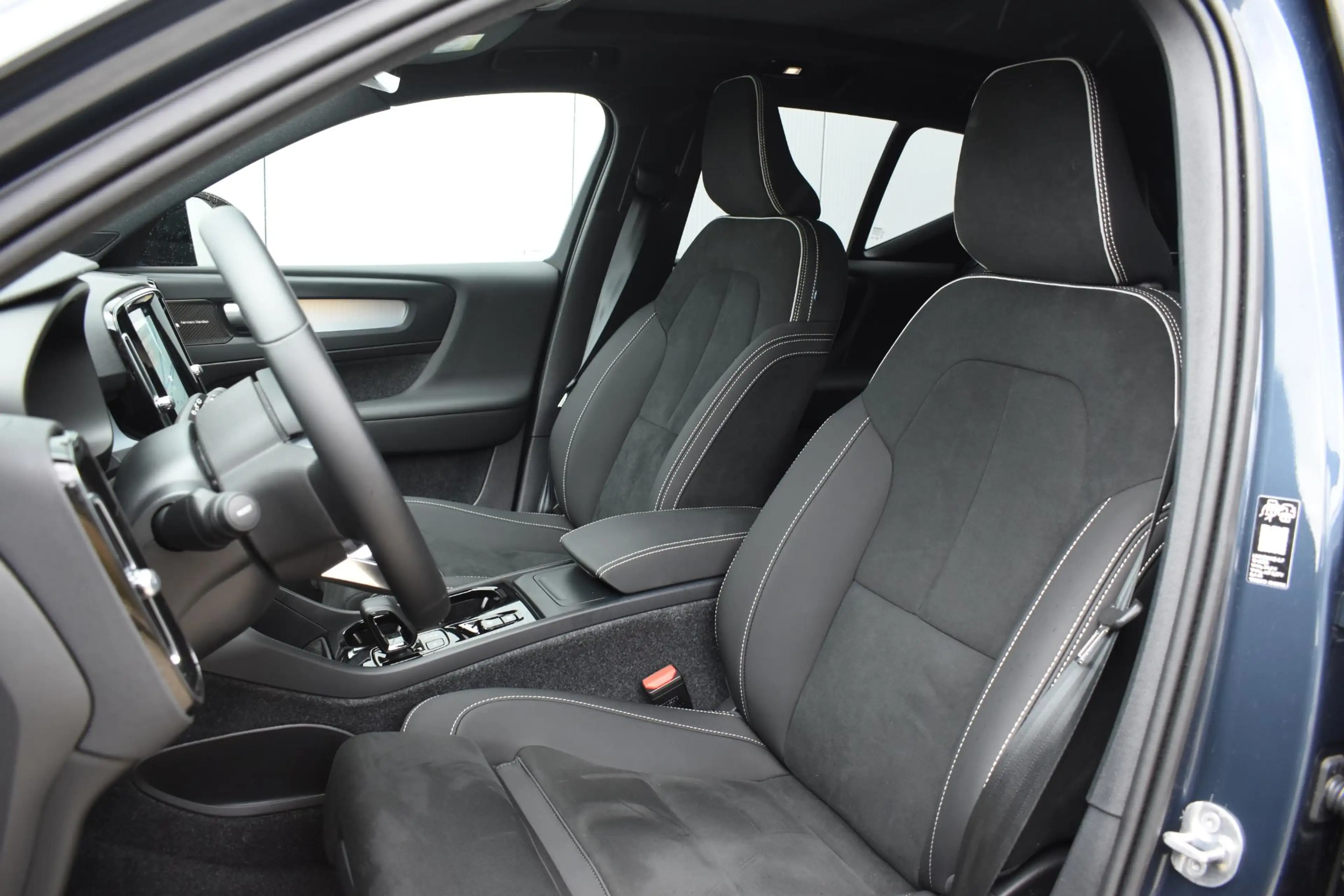 Volvo XC40 B4 211PK Plus Black Edition / Adaptive Cruise cont — photo 16