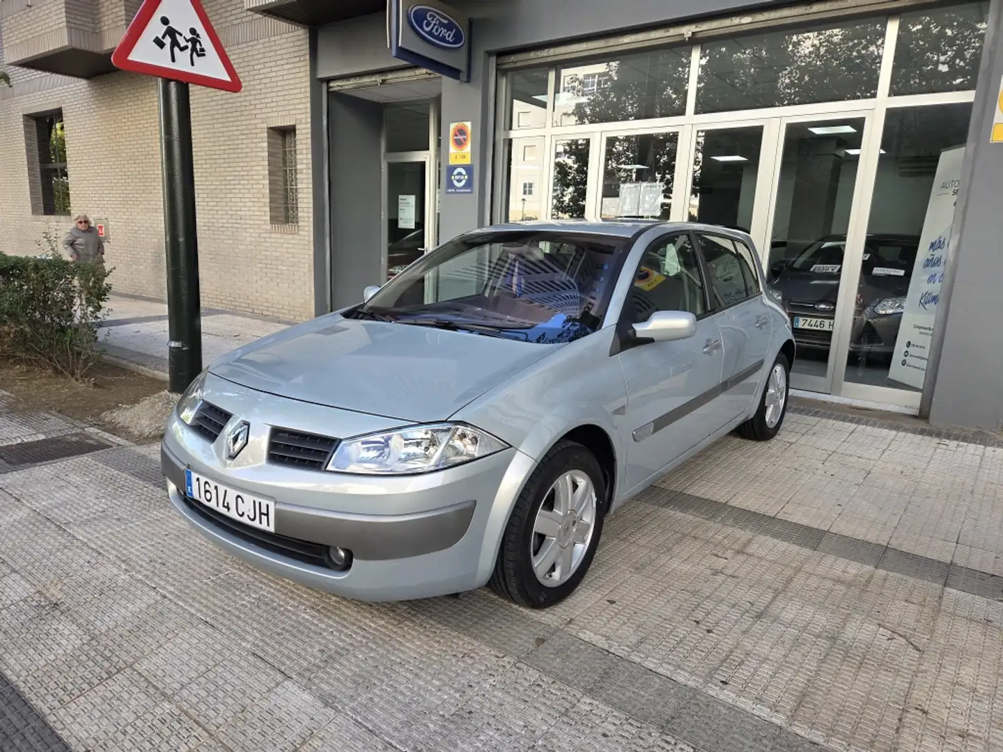 Renault Megane 1.6 Luxe Dynamique Gris - 1