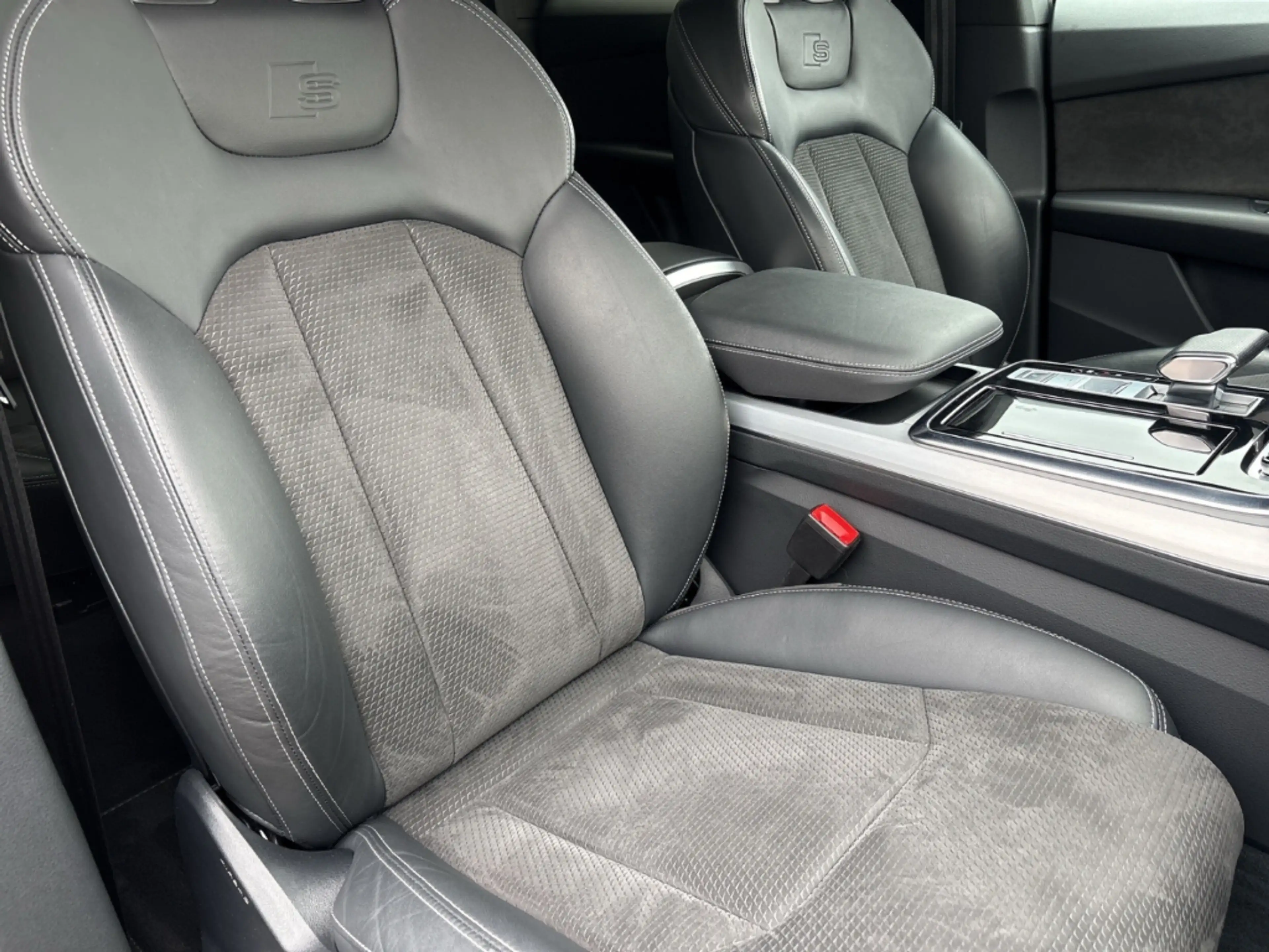 Audi SQ8 4.0 TFSI ACC StandHZG HuD 360 22'' Soft Close — photo 8