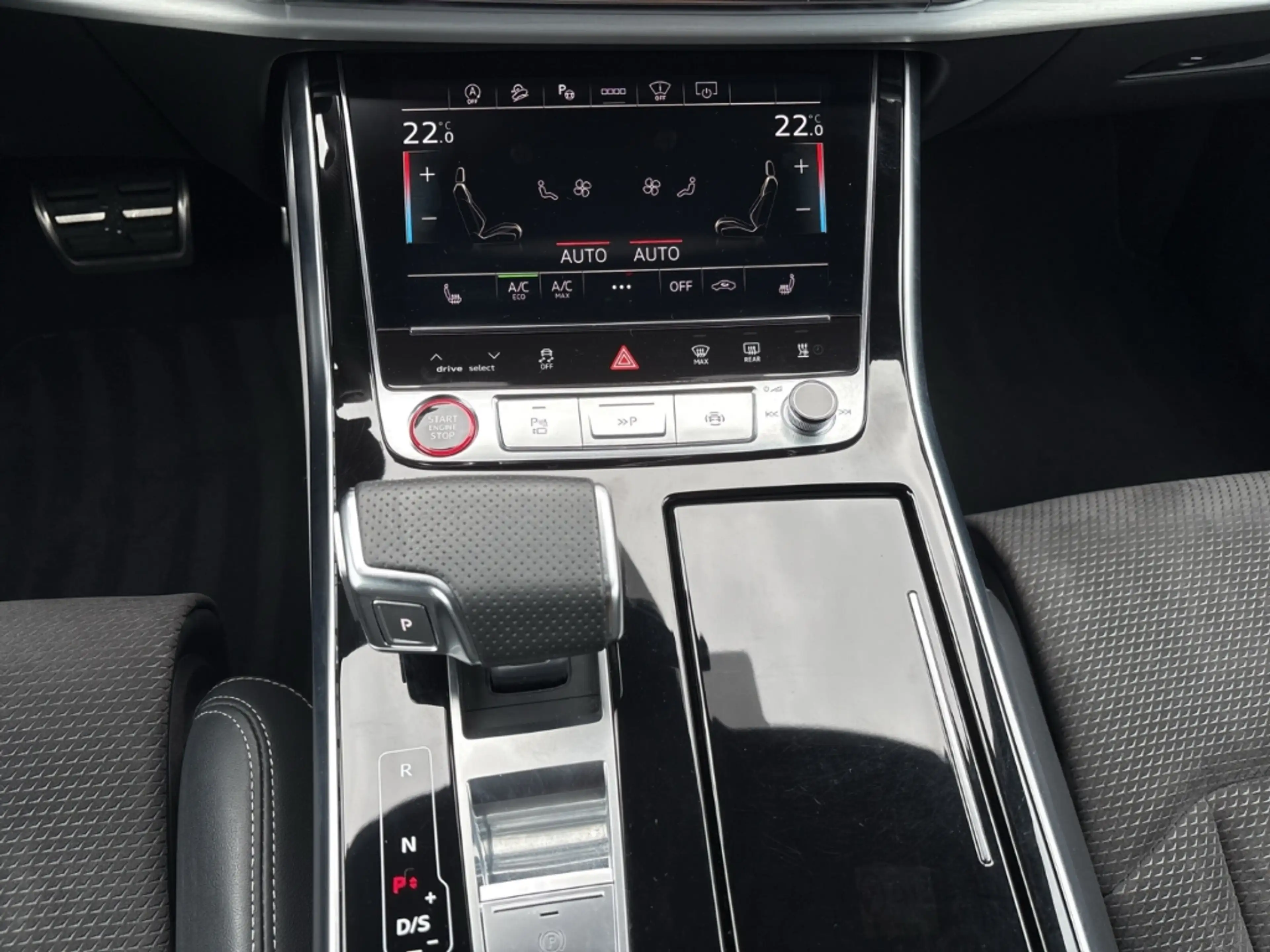 Audi SQ8 4.0 TFSI ACC StandHZG HuD 360 22'' Soft Close — photo 15