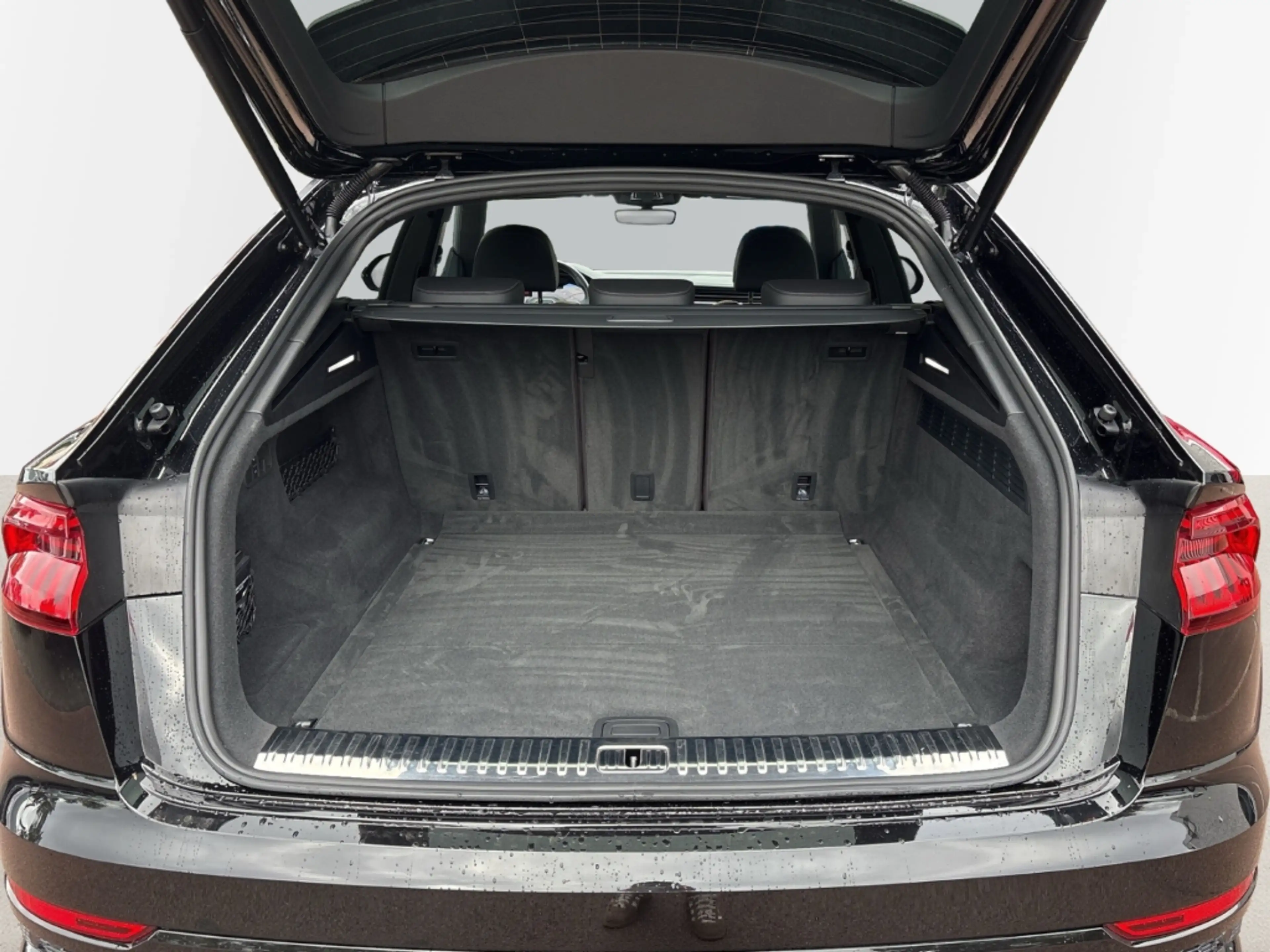 Audi SQ8 4.0 TFSI ACC StandHZG HuD 360 22'' Soft Close — photo 10