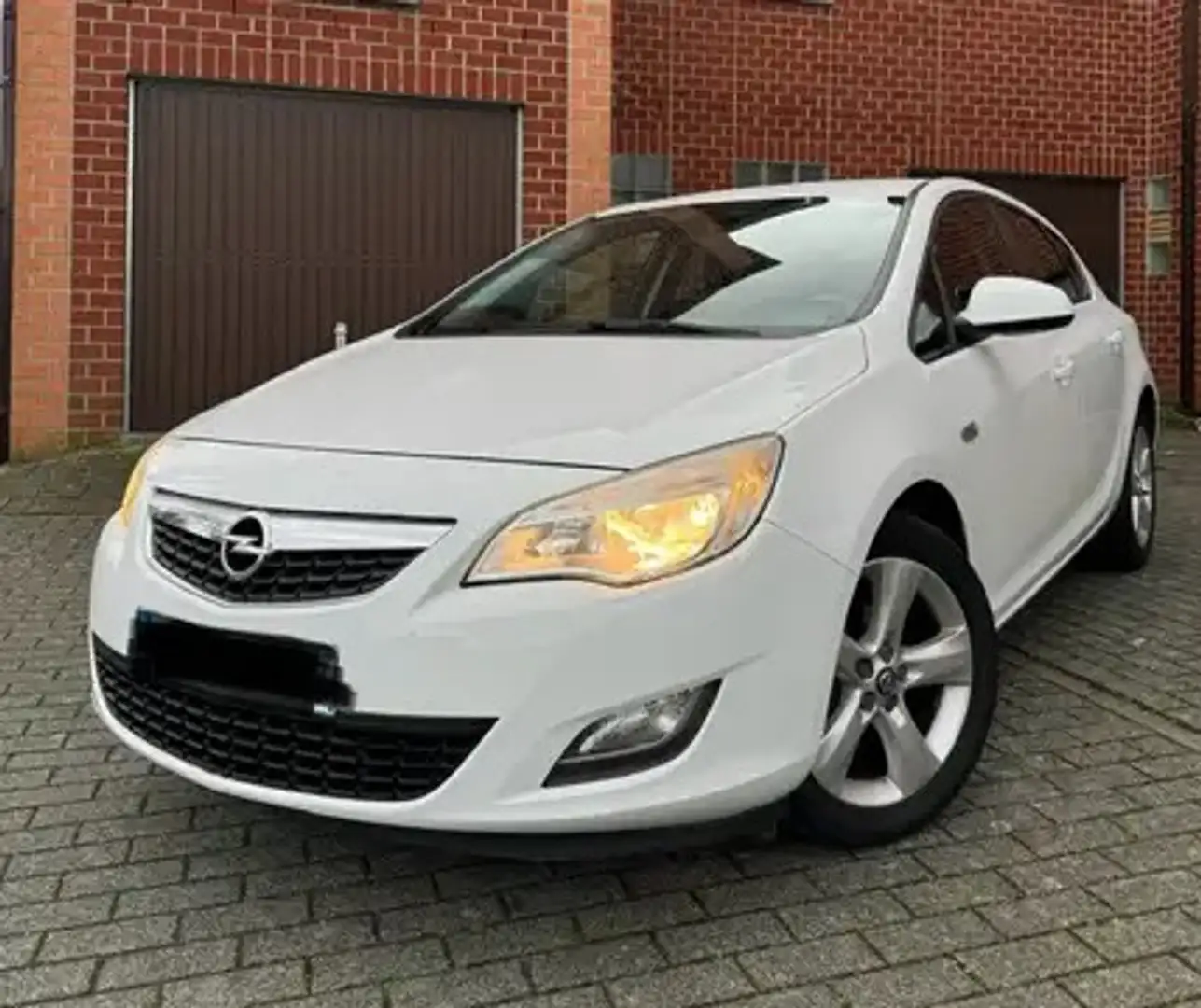 Opel Astra 1.3CDTI ecoFlex Selective S/S - 1