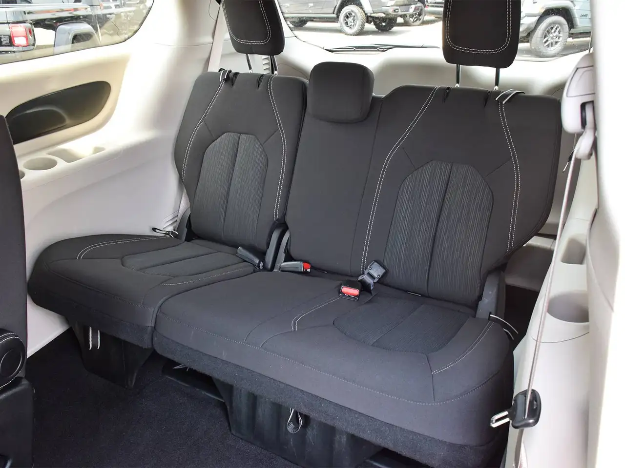 Chrysler Grand Caravan photo Chrysler Grand Caravan
