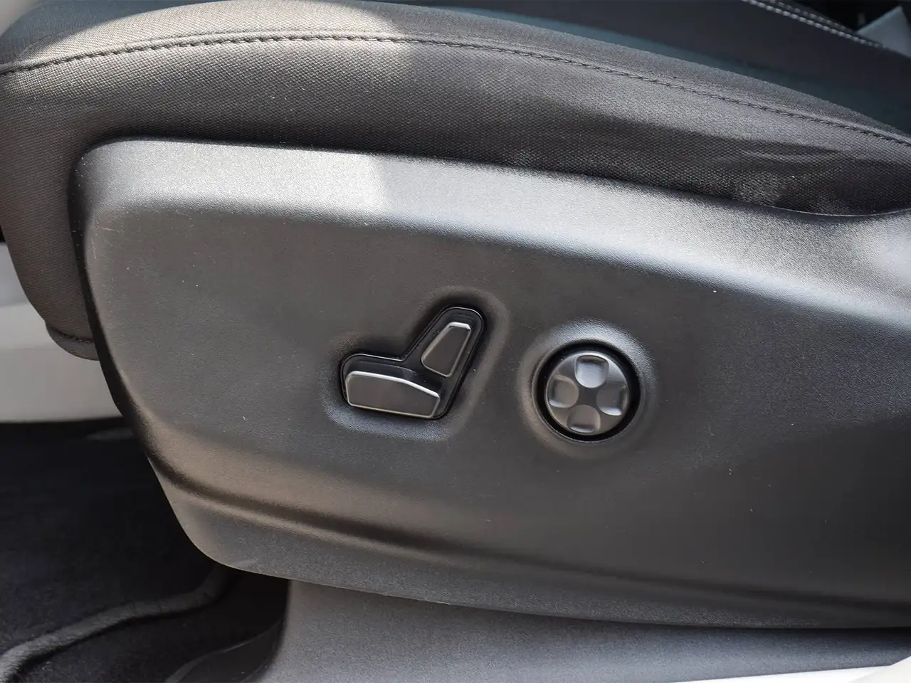 Chrysler Grand Caravan photo Chrysler Grand Caravan