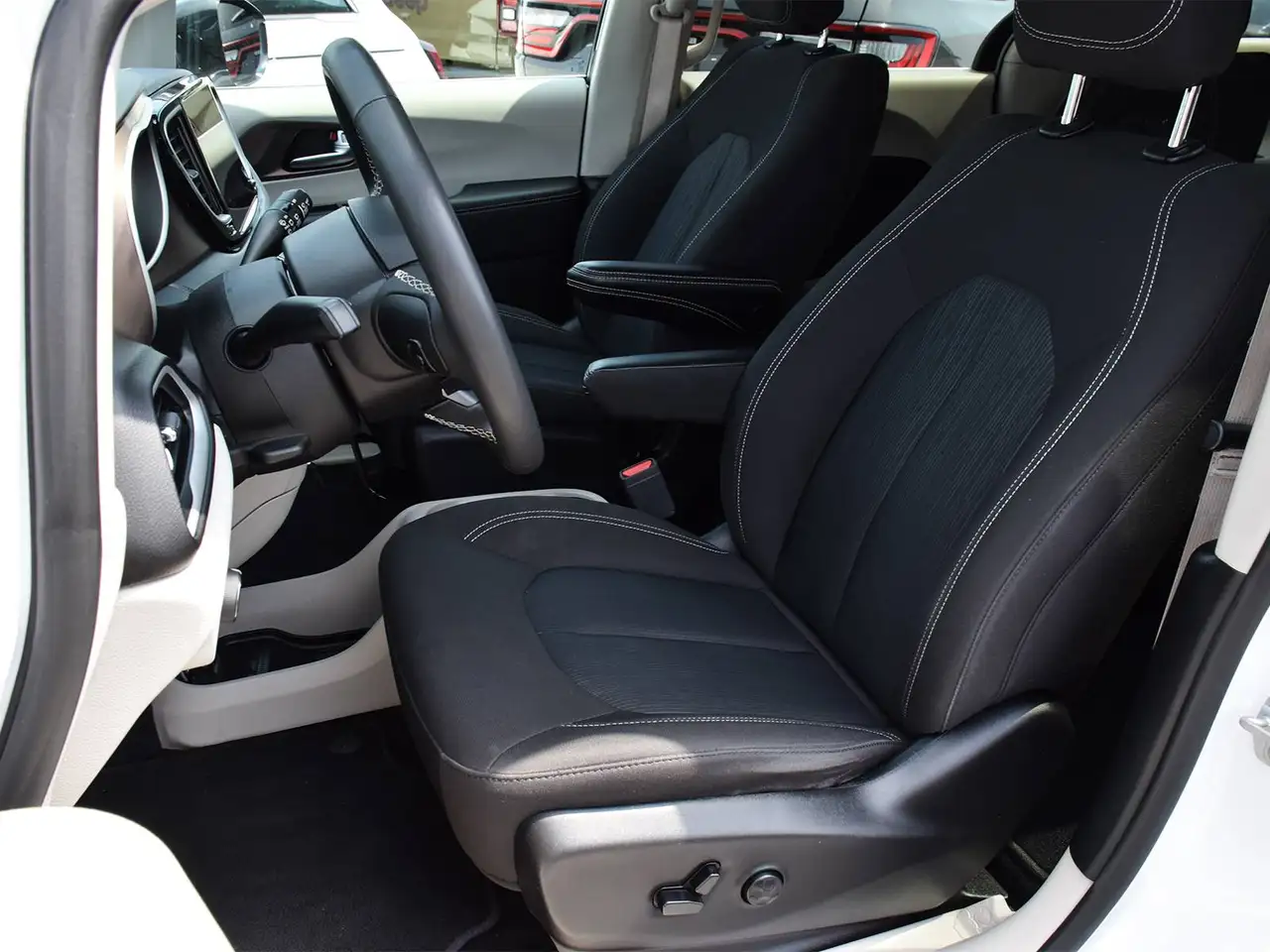 Chrysler Grand Caravan photo Chrysler Grand Caravan