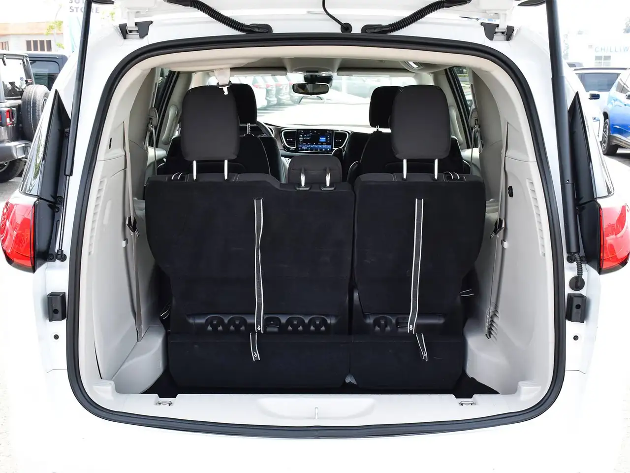 Chrysler Grand Caravan photo Chrysler Grand Caravan