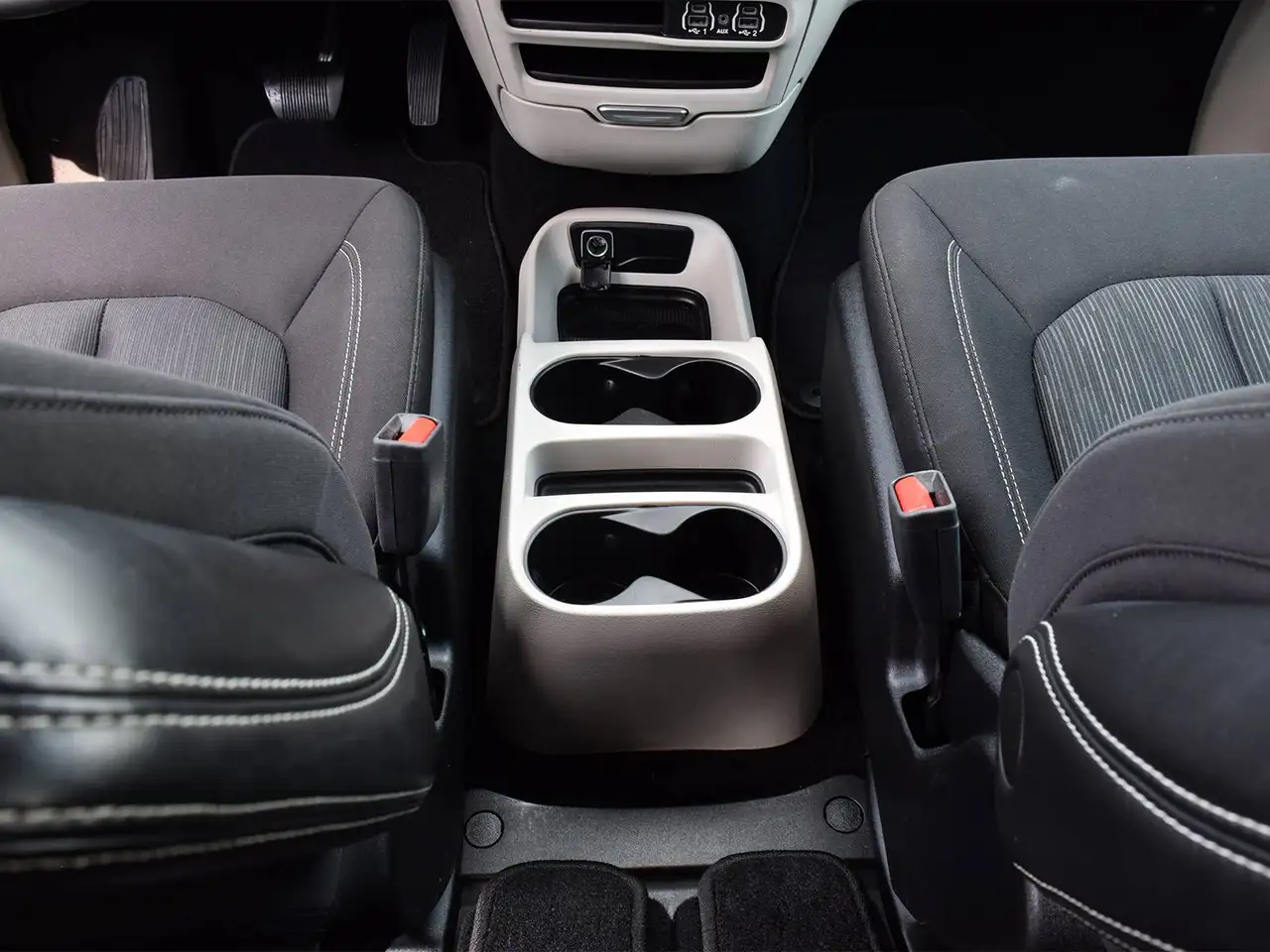Chrysler Grand Caravan photo Chrysler Grand Caravan