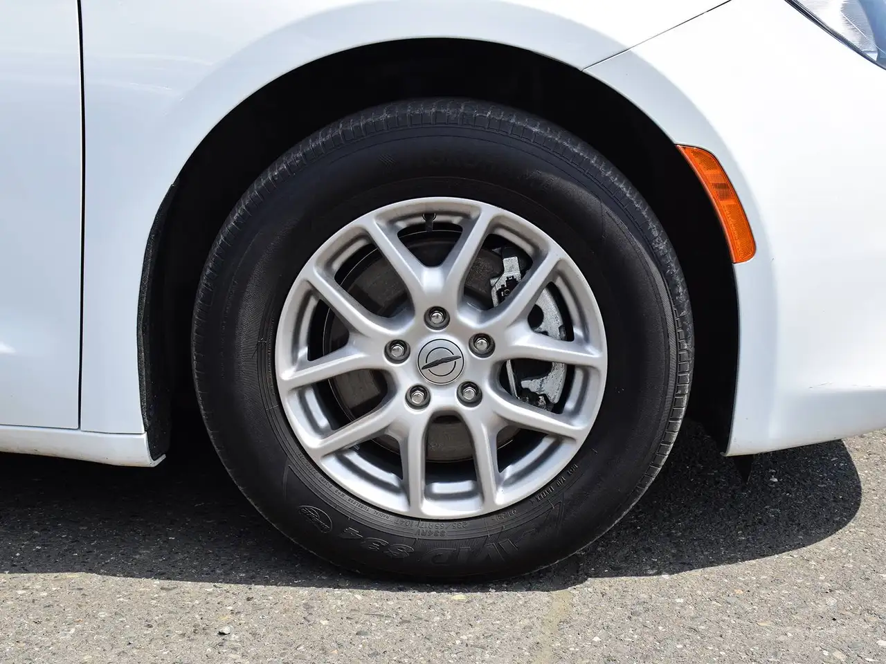 Chrysler Grand Caravan photo Chrysler Grand Caravan