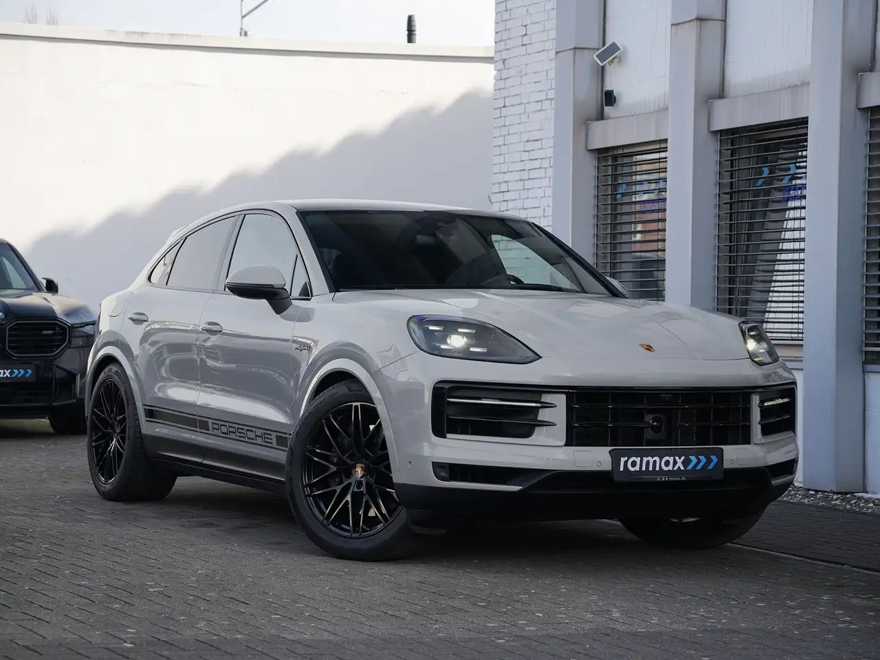 Porsche Cayenne E-Hybrid Coup INNODRI-PANO-SPORTABGAS-AHK-VOLL — миниатюра 1