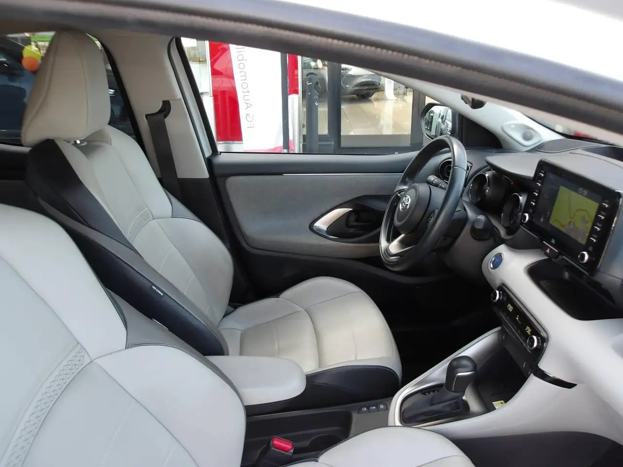 Toyota Yaris Yaris — photo 11