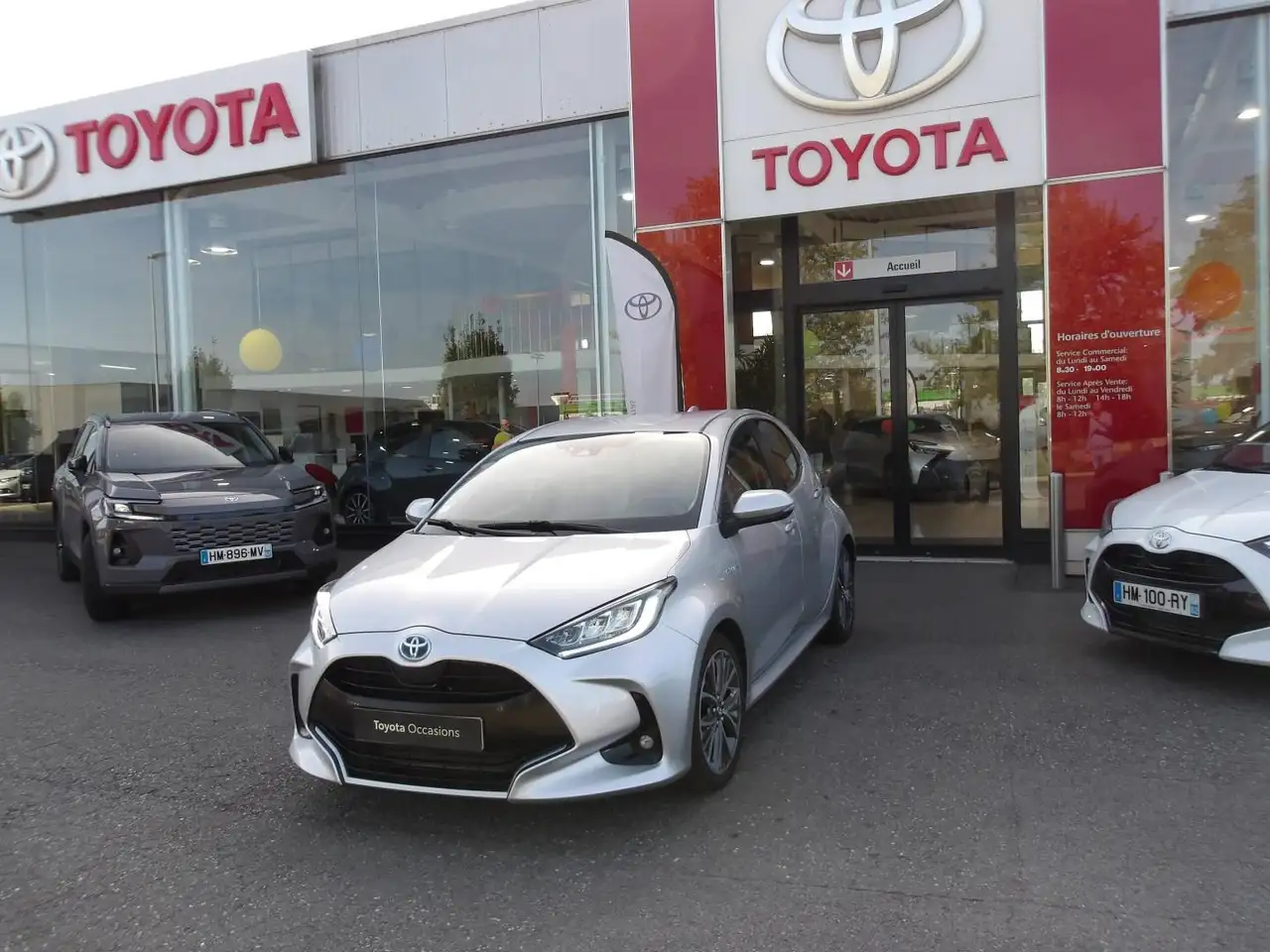Toyota Yaris Yaris — photo 2