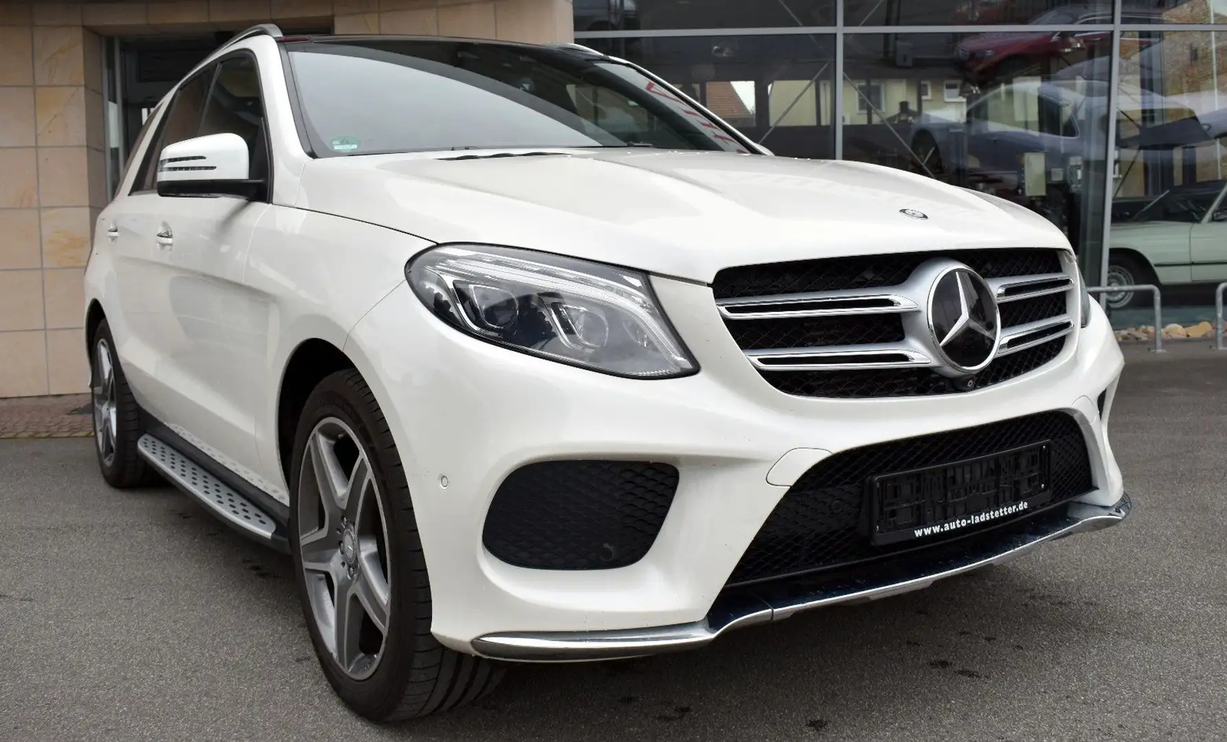 Mercedes-Benz GLE 350 d 4Matic*AMG*Pano* Comand*AHK* LED* Weiß - 1