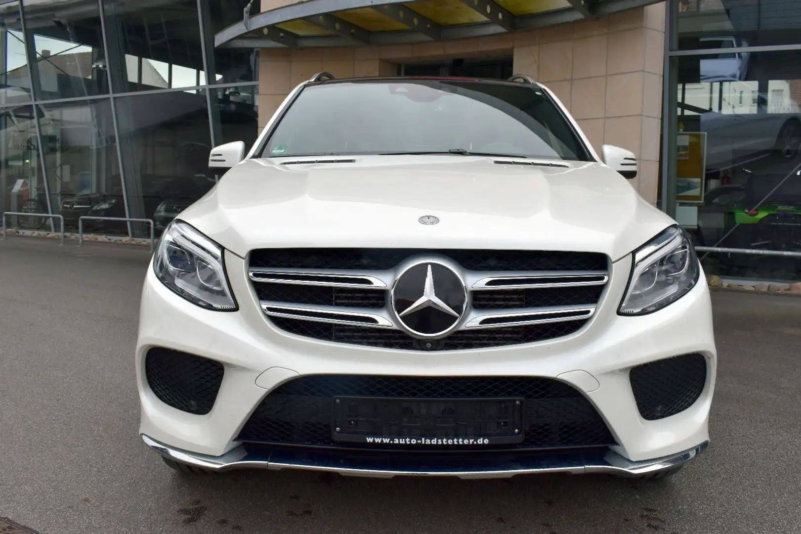 Mercedes-Benz GLE 350 d 4Matic*AMG*Pano* Comand*AHK* LED* Blanc - 2