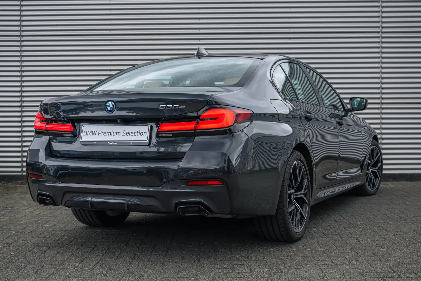 BMW 530 5 Serie 530e High Executive M Sport Automaat / Sch Grijs - 2