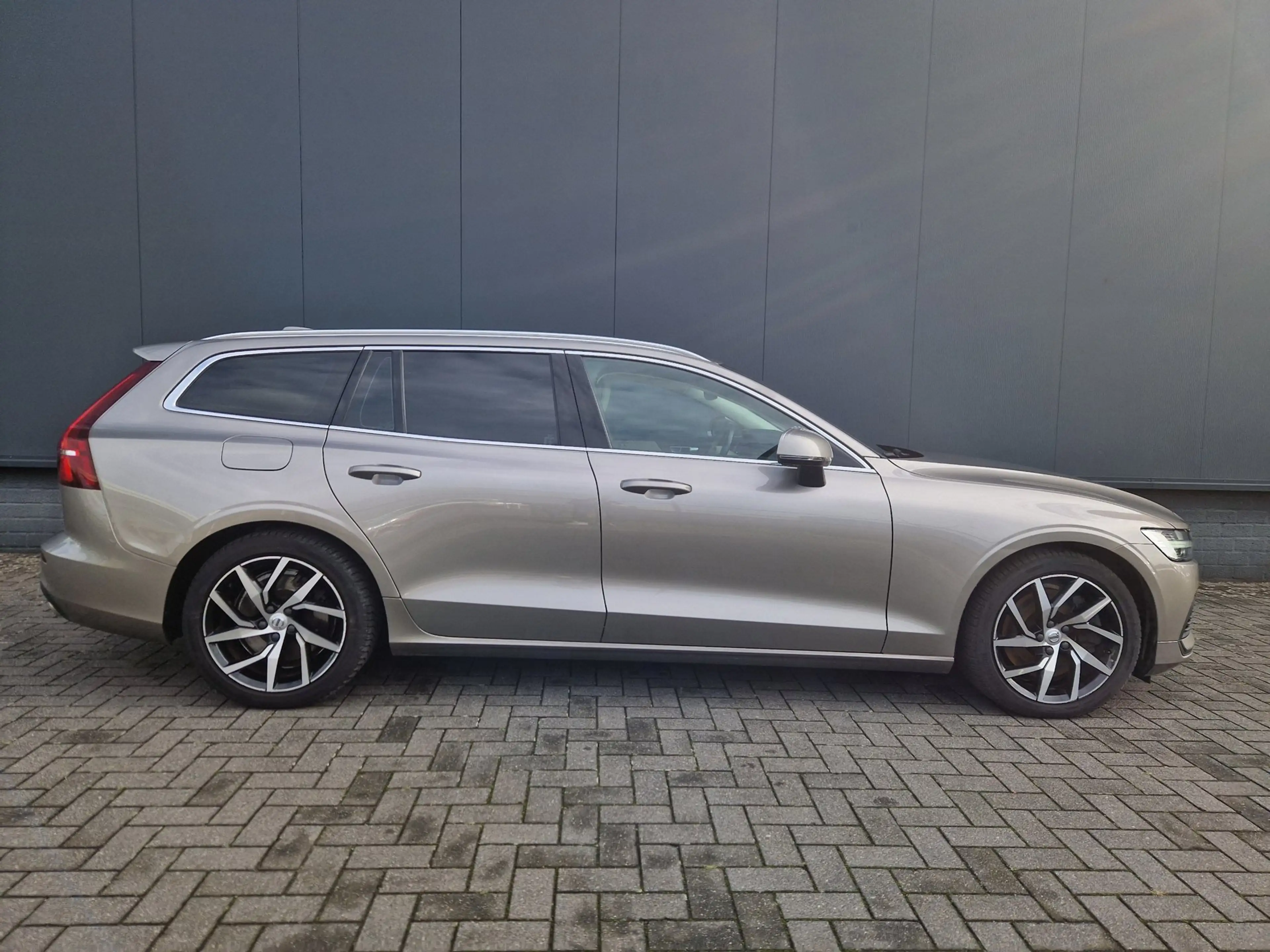 Volvo V60 2.0 T6 340PK AWD Momentum Pro /1e eig /BTW — photo 3
