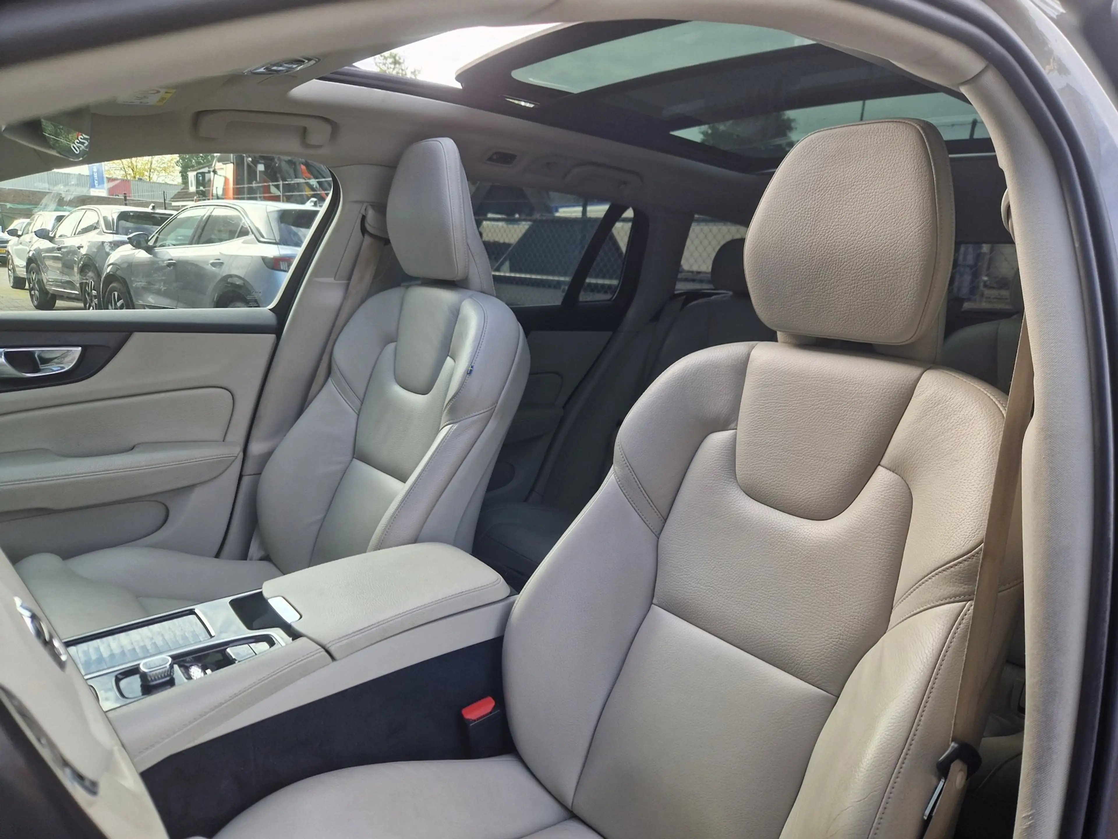 Volvo V60 2.0 T6 340PK AWD Momentum Pro /1e eig /BTW — photo 8