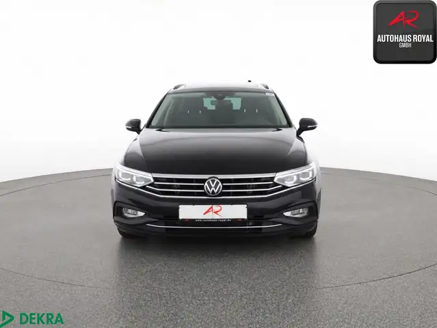 Volkswagen Passat view 8