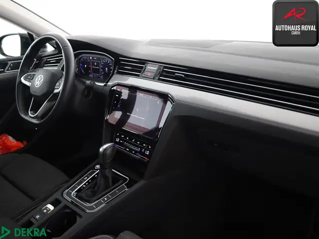 Volkswagen Passat view 10