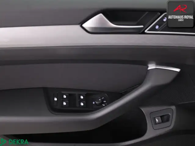 Volkswagen Passat view 14