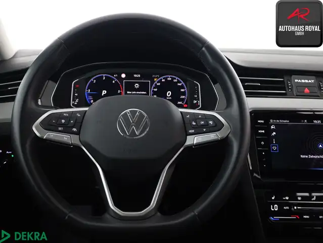Volkswagen Passat view 15