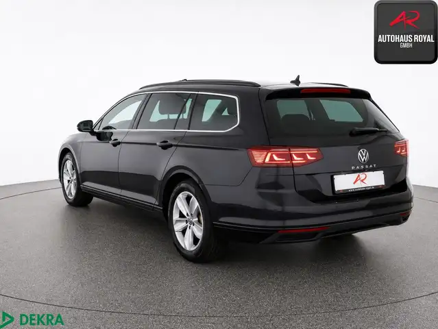 Volkswagen Passat view 3