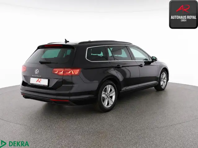 Volkswagen Passat view 5