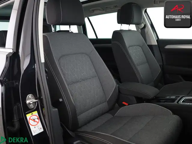 Volkswagen Passat view 11