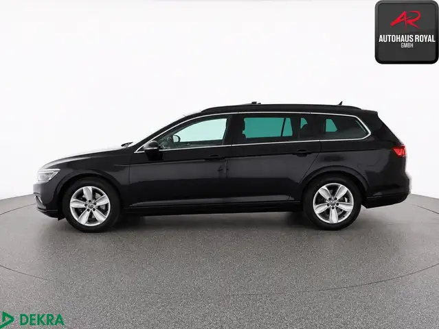 Volkswagen Passat view 2