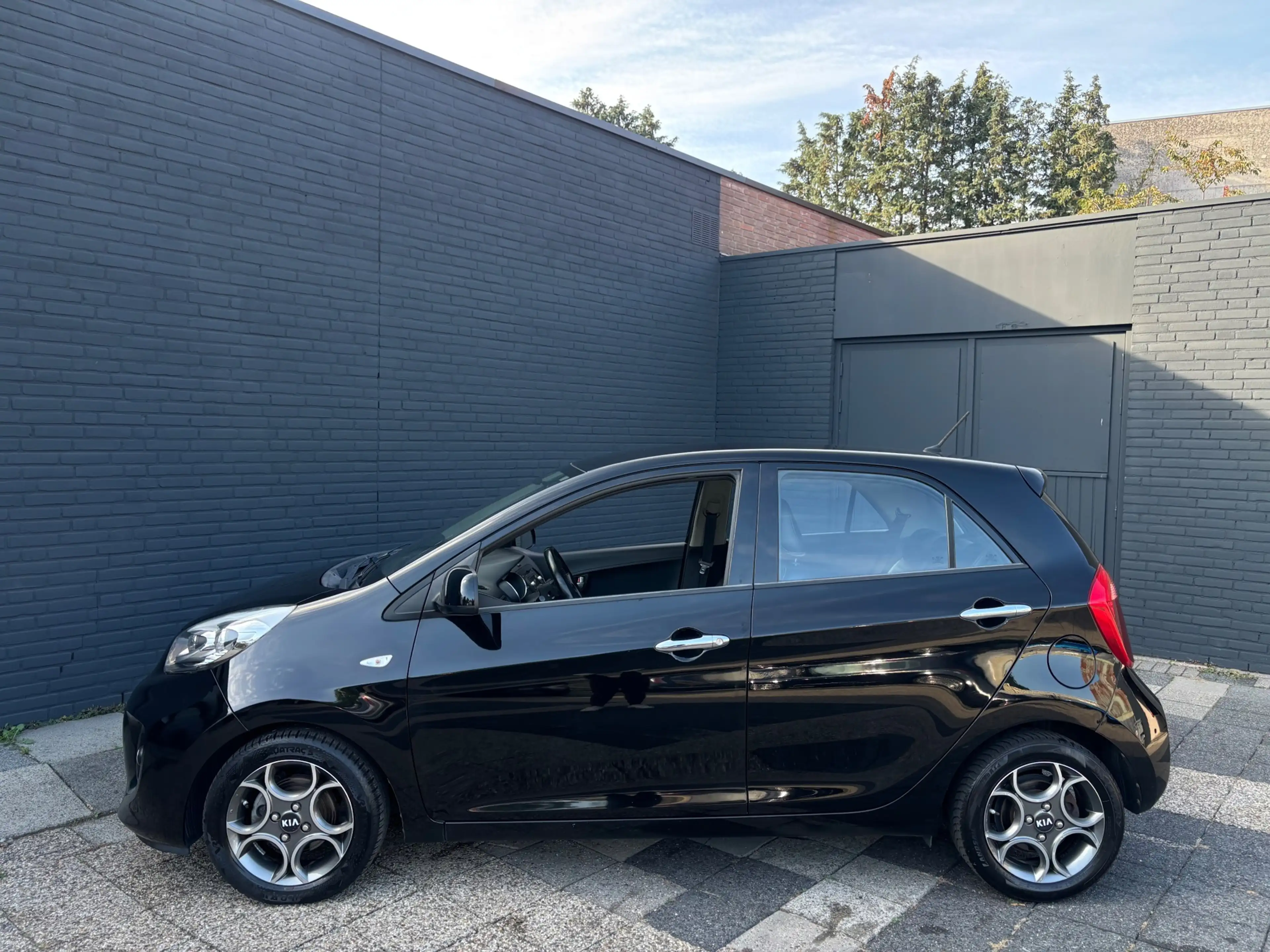 Kia Picanto 1.0 CVVT DynamicLine | Speciale bekleding | Airco — photo 2