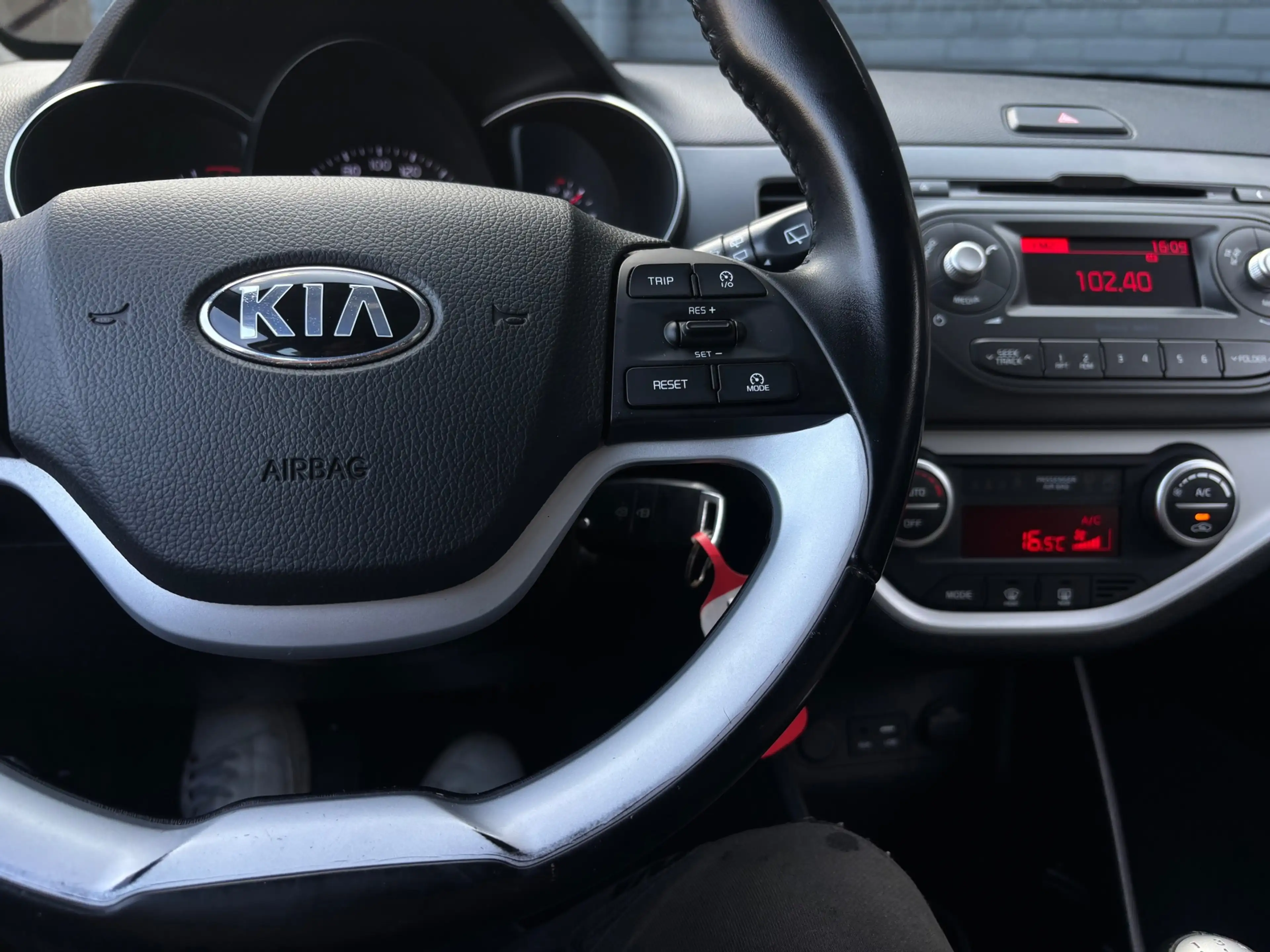 Kia Picanto 1.0 CVVT DynamicLine | Speciale bekleding | Airco — photo 10