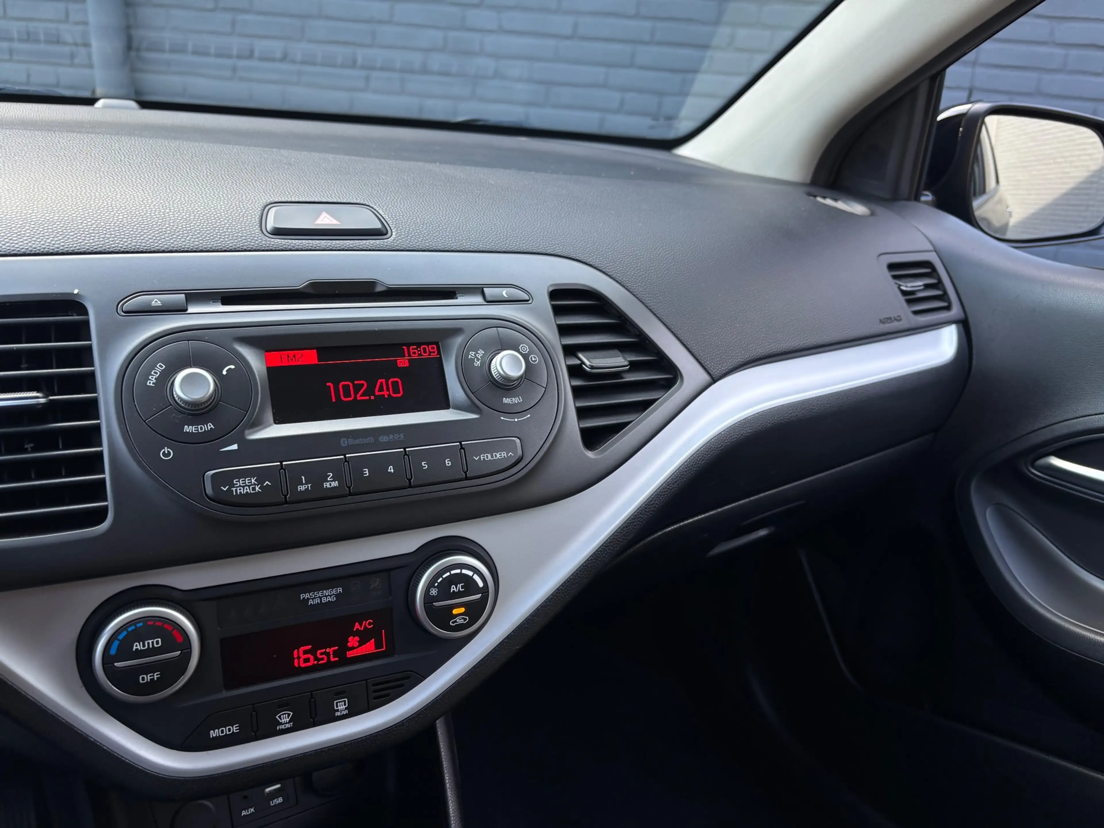 Kia Picanto 1.0 CVVT DynamicLine | Speciale bekleding | Airco — photo 9