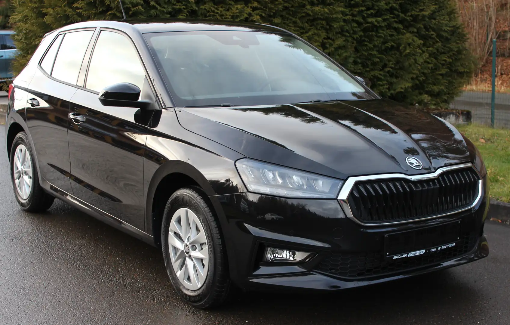 Skoda Fabia Selection,AT+SH+Klima,+ACarPla +5.JGa. Schwarz - 1