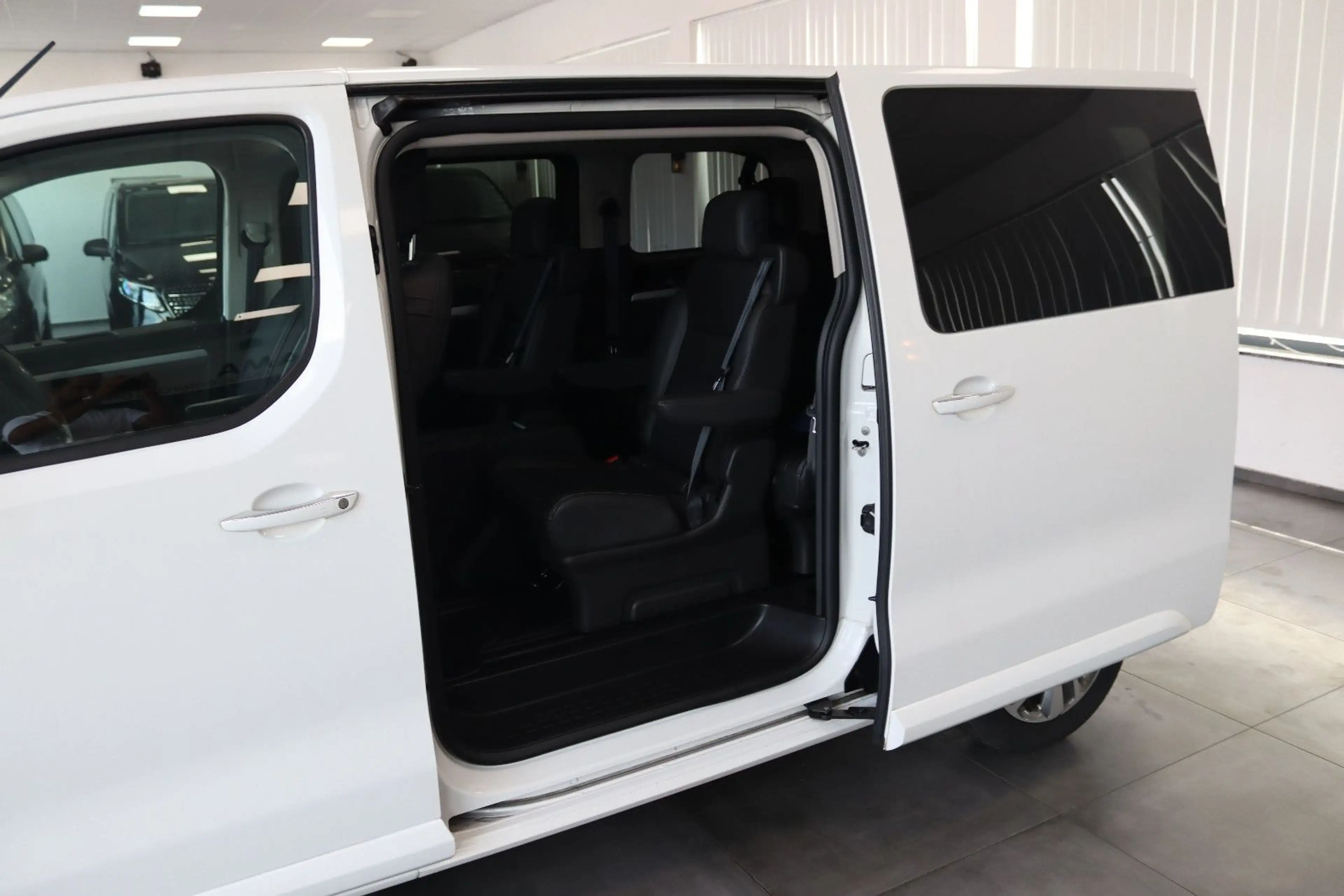 Peugeot Traveller 2.0 Blue-HDi Business VIP L2 *1.HAND* — photo 7