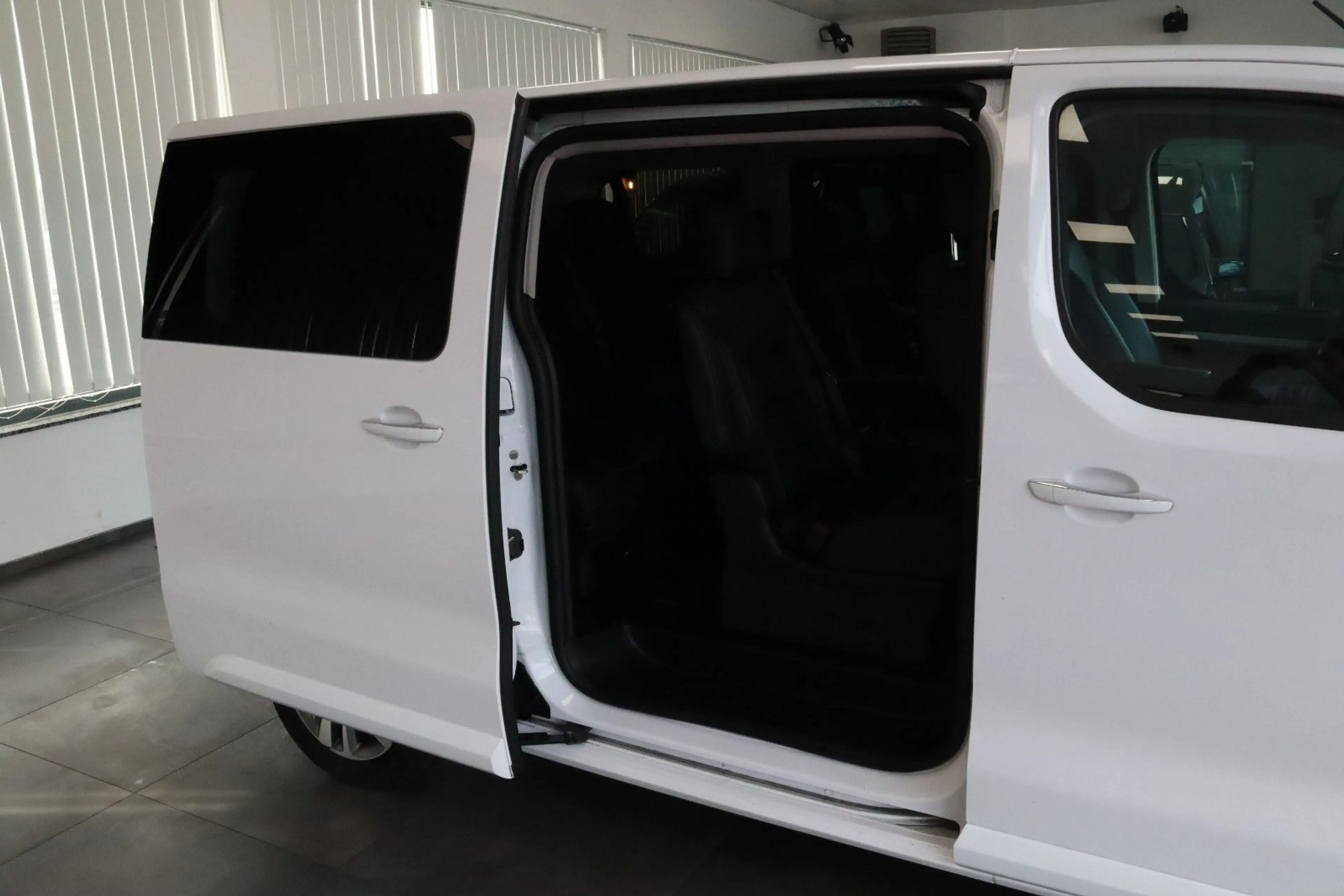 Peugeot Traveller 2.0 Blue-HDi Business VIP L2 *1.HAND* — photo 8