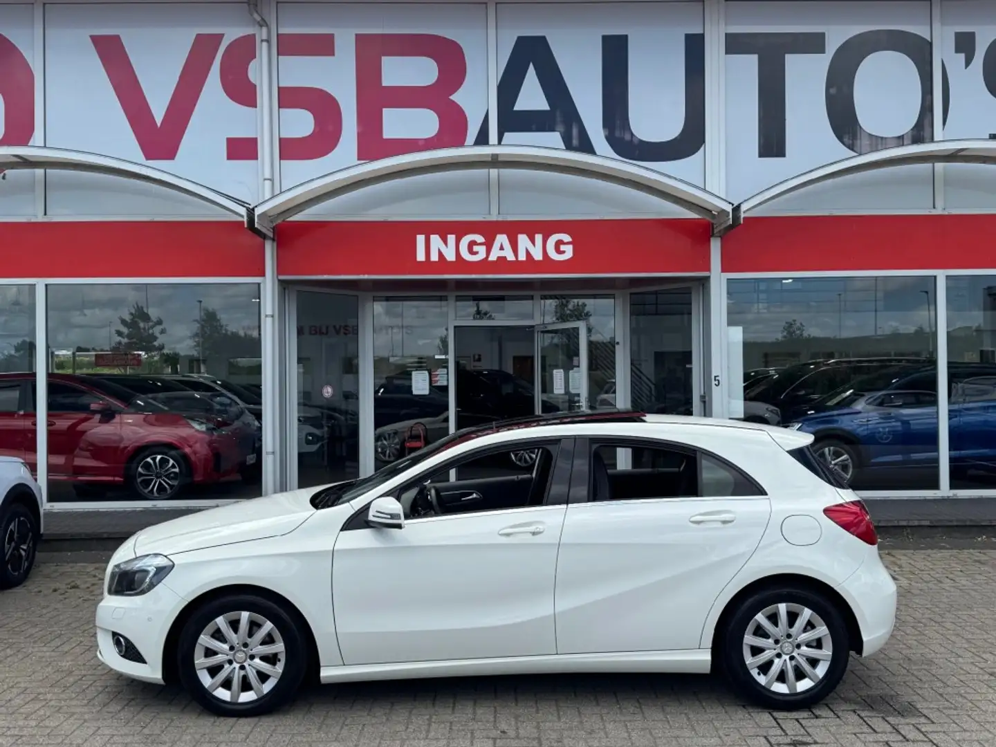 Mercedes-Benz A 180 A180 AUT. 122PK XENON PANO-DAK NAVI AIRCO LMV PDC Blanc - 2